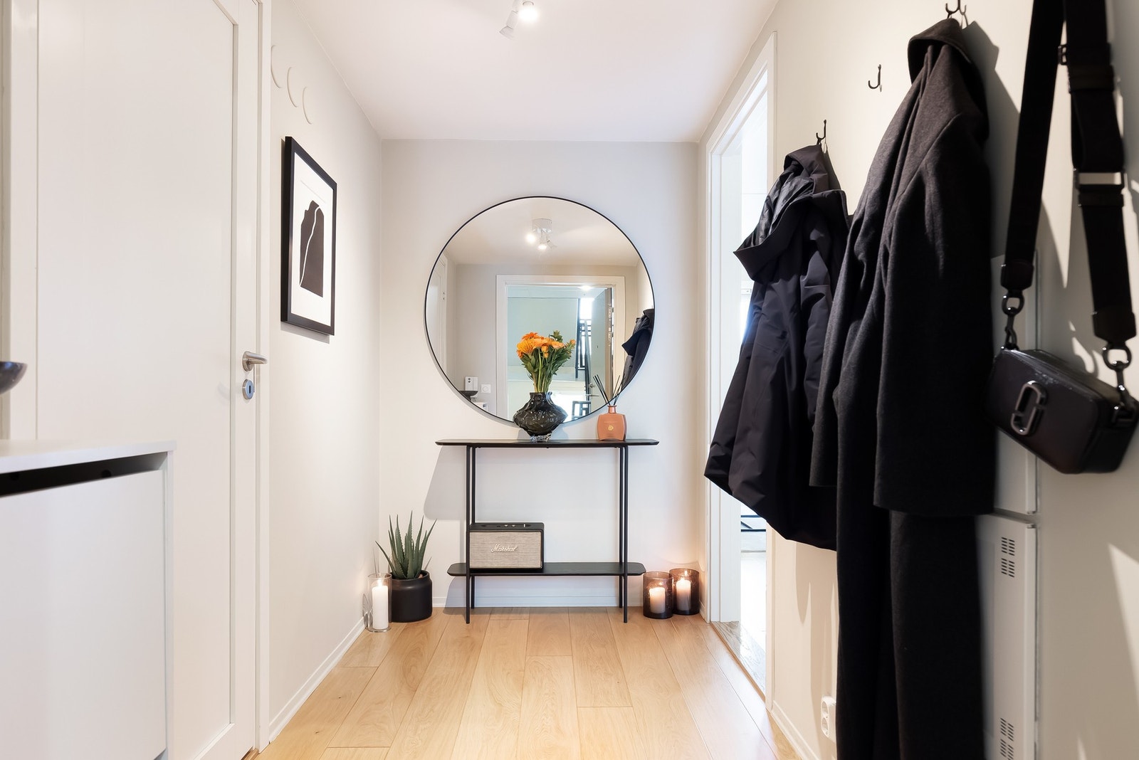 Her er det plass til knaggrekker, kommode, skostativ, speil og lignende. Galleribilde