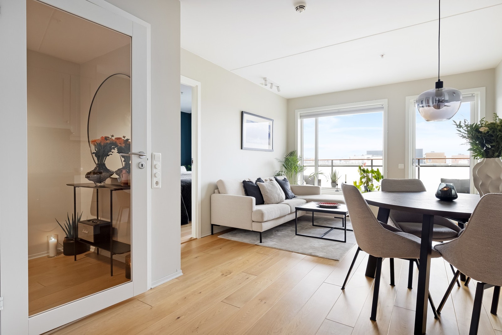 Et åpent og sosialt rom, delt i klart definerte soner. Galleribilde