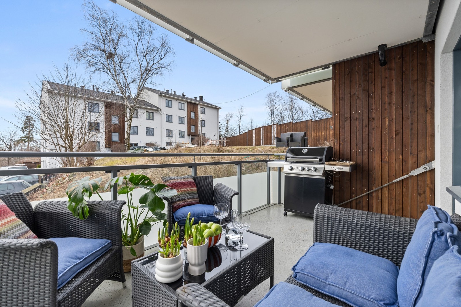 Balkongen har plass til både sittegruppe og grill. (Stilas fjernes) Galleribilde