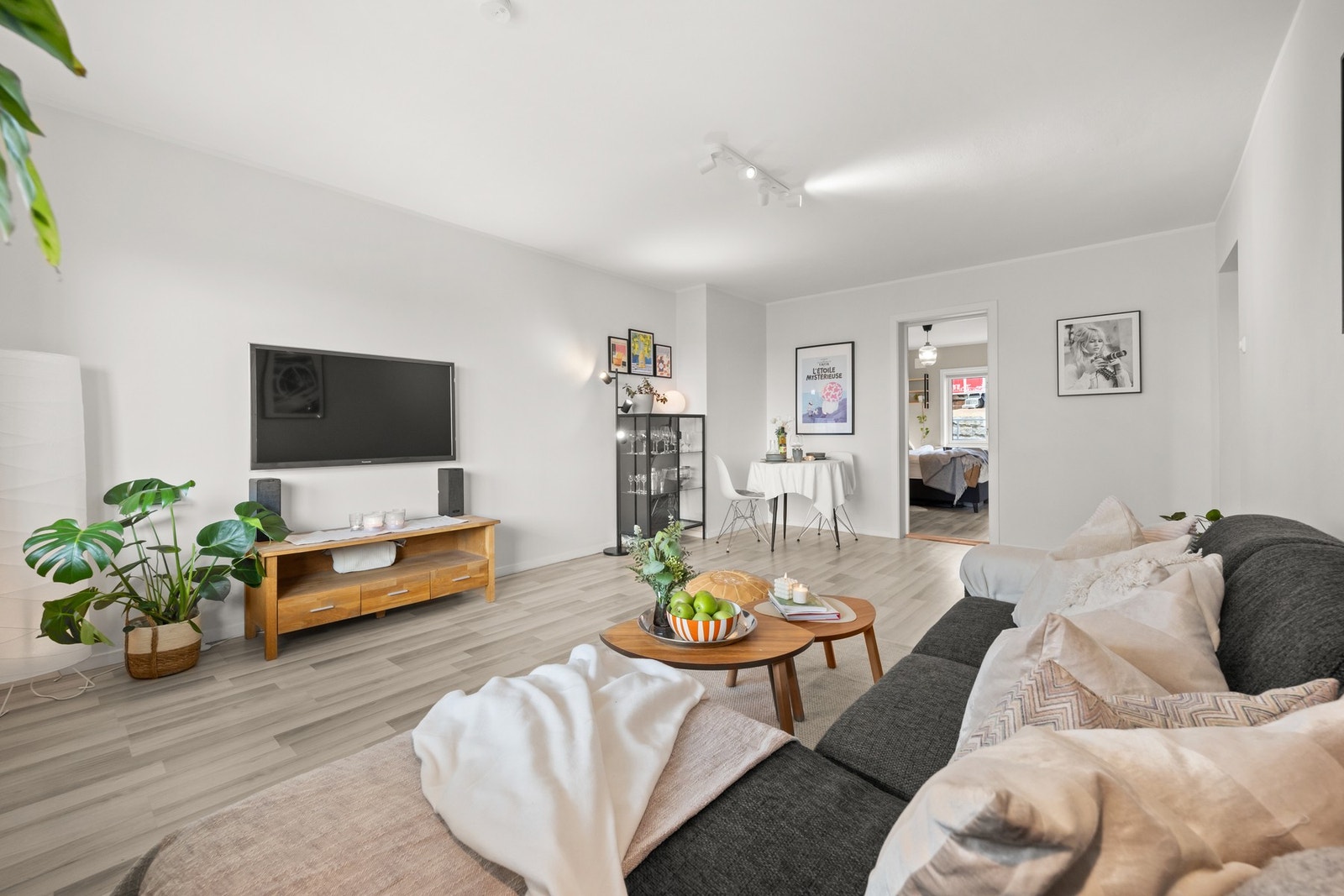 Naturlig soner for sofa- og spisegruppe Galleribilde