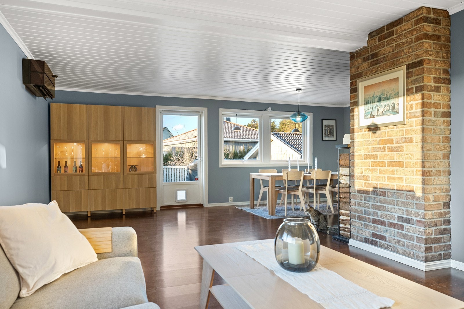 Utgang til terrasse fra stuen. Galleribilde