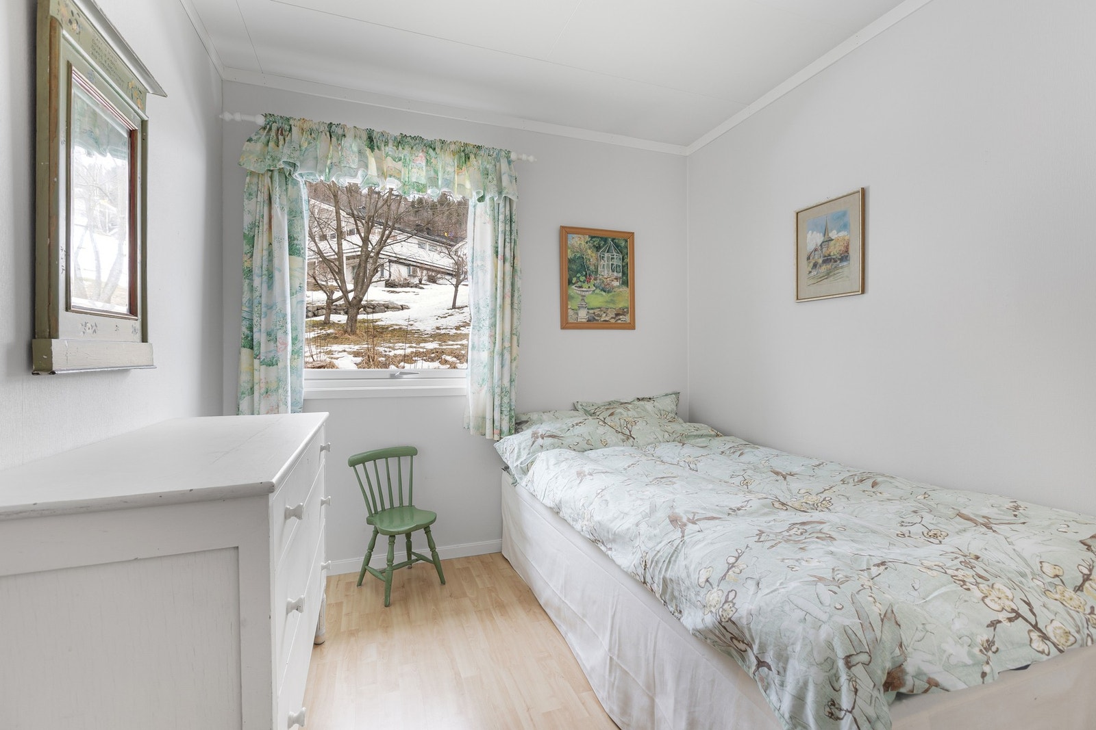 Soverom nr 2 i boligens 1. etasje. Galleribilde