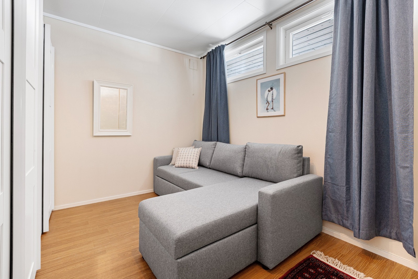 I underetasjen er det innredet rom. Dette er ikke godkjent som fullverdig soverom. Galleribilde