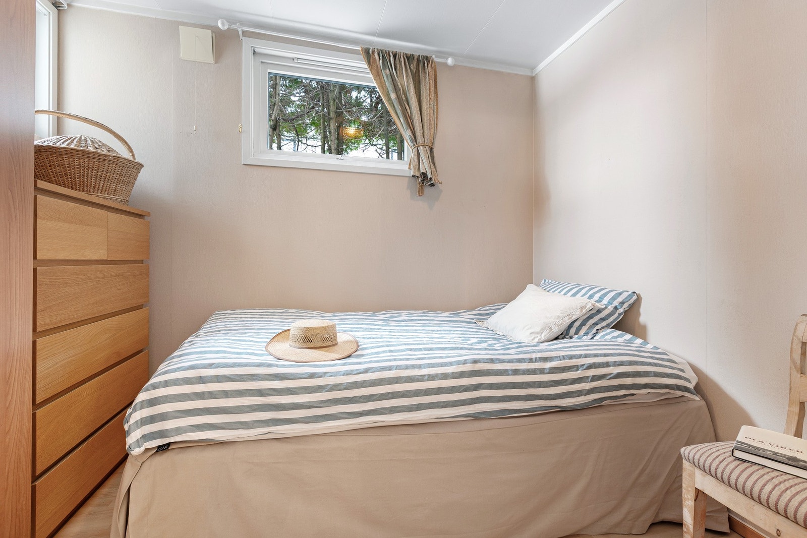 Soverom i boligens underetasje. Galleribilde