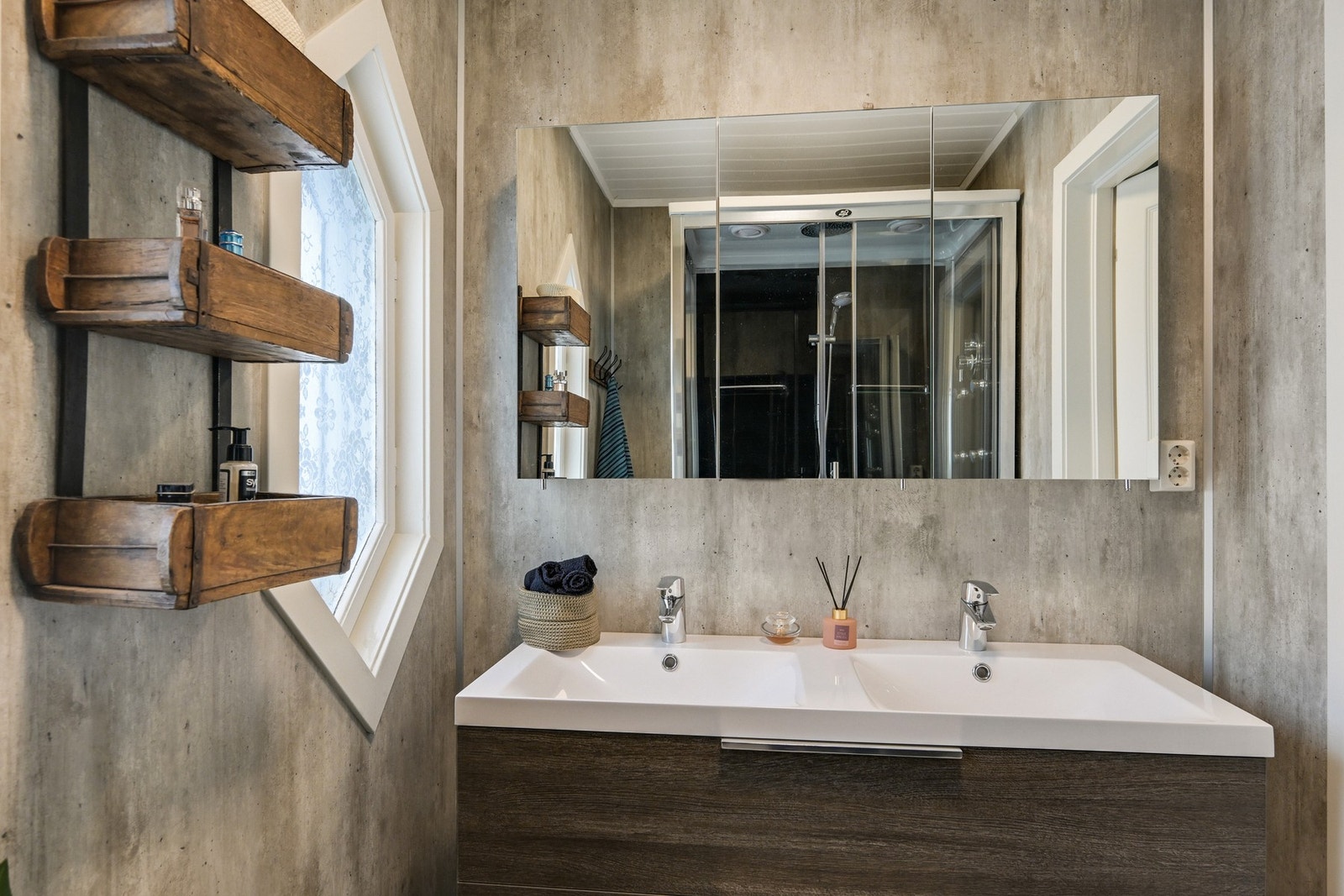 Meget flott og tøft oppusset bad Galleribilde