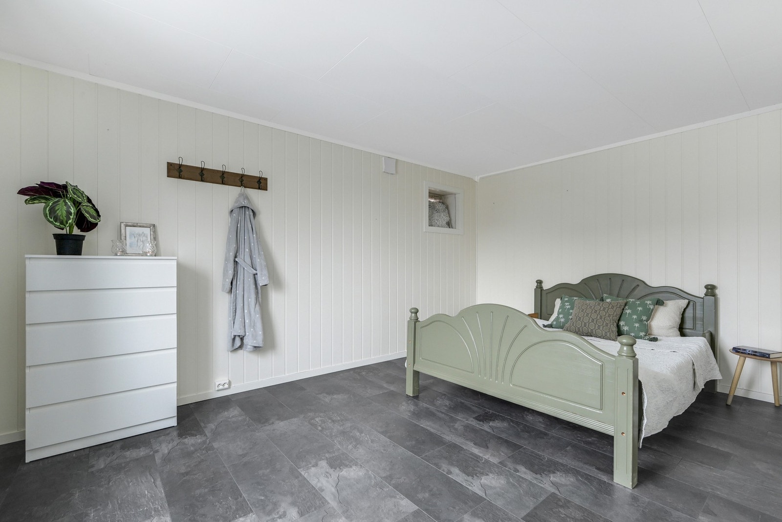 I underetasjen finner vi det tredje soverommet - alternativt kjellerstue Galleribilde