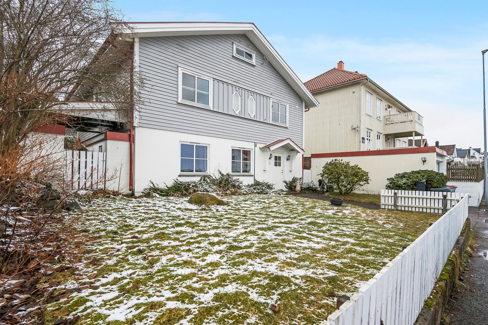 Enkel garasje er det også på tomten. Velkommen til visning Galleribilde