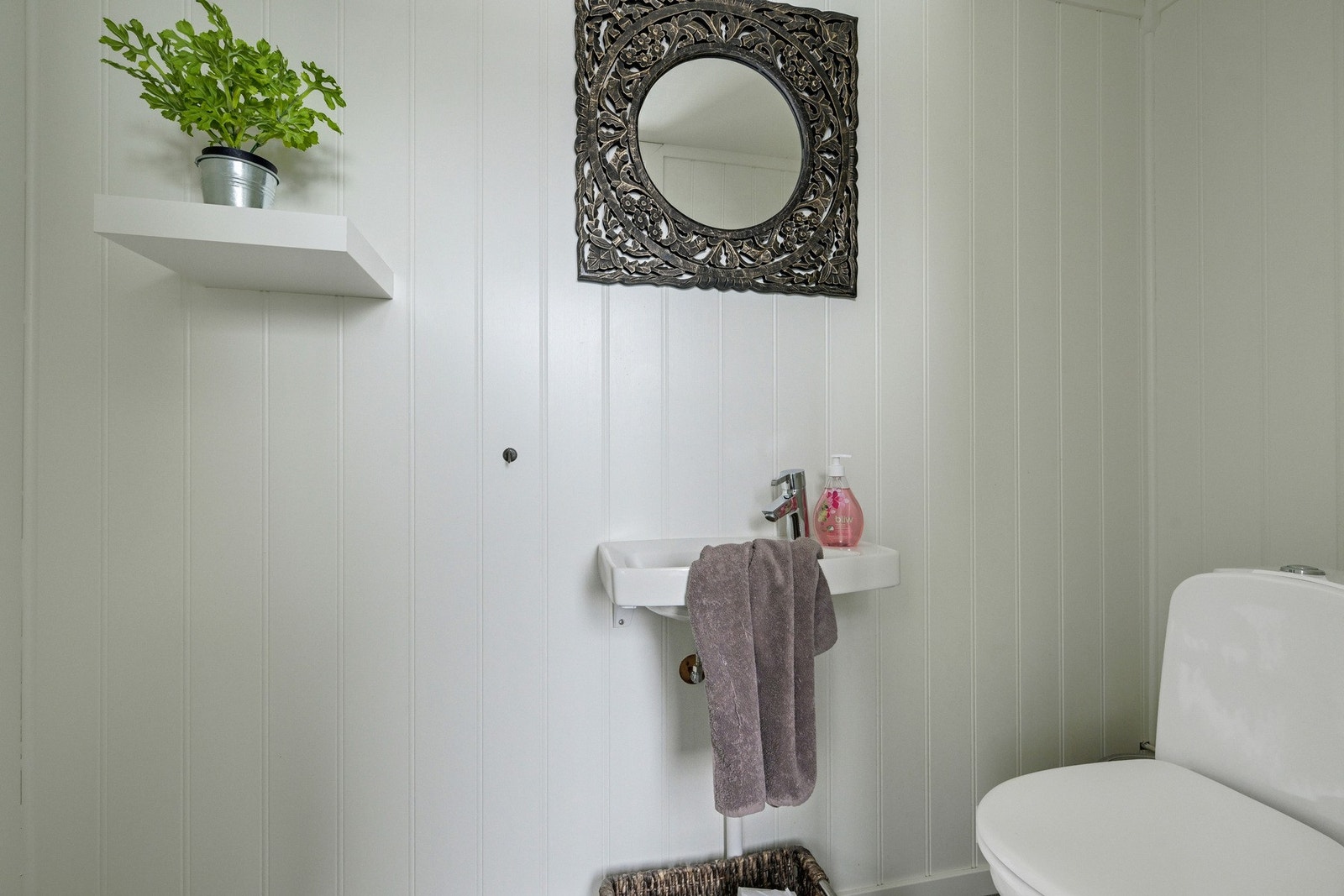 Eget toalettrom også i underetasjen Galleribilde