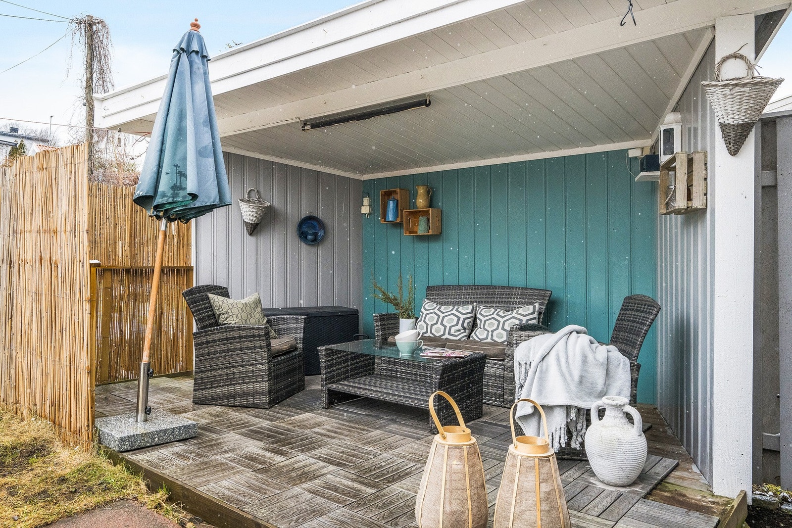 Her sitter man i le fra vær og vind - kjekt med norsk sommer Galleribilde