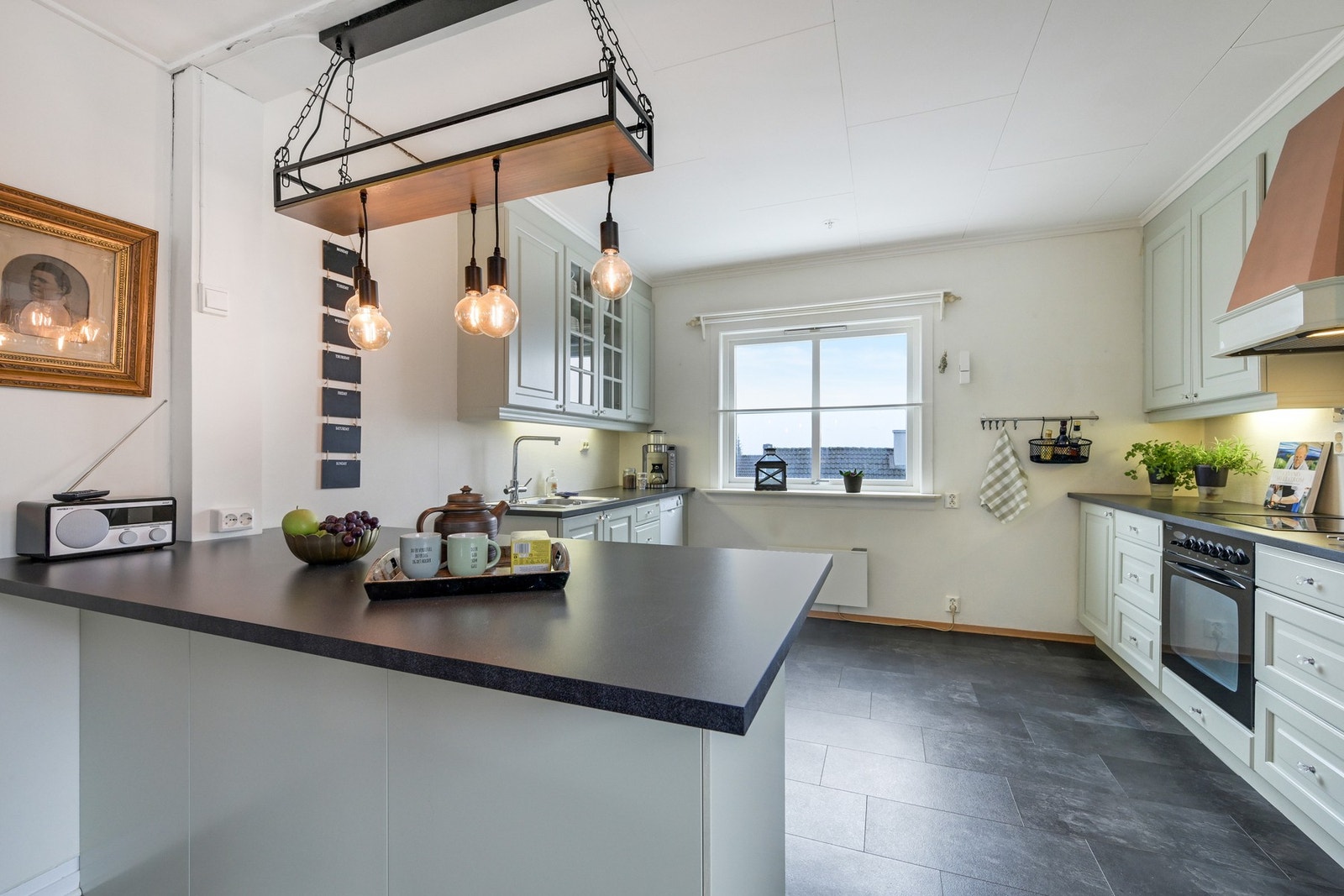 Øyen er ny og innredningen ellers er malt opp Galleribilde