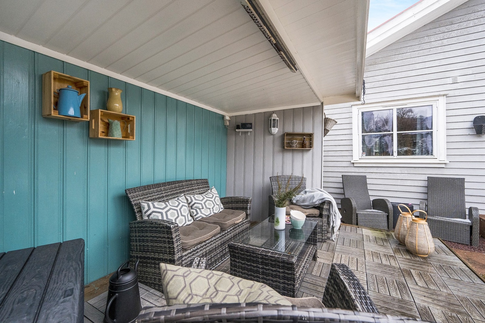 Med varmelampe i taket forlenger man sesongen her ute Galleribilde