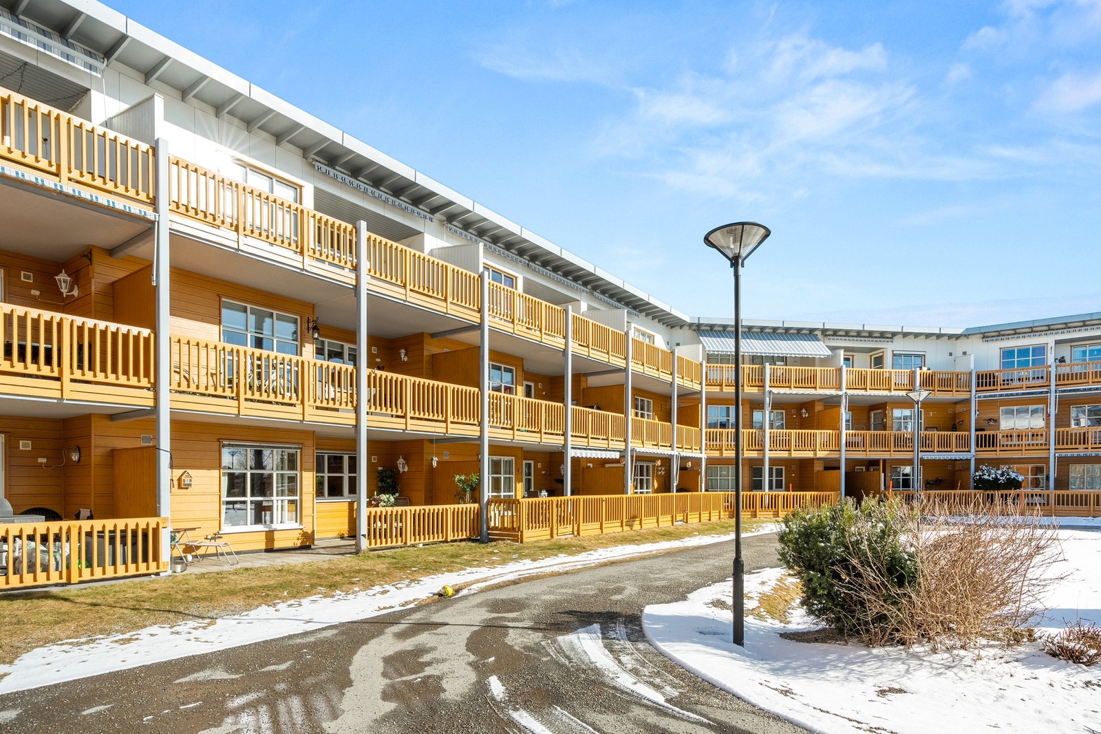 Leiligheten ligger i byggets 1. etg med trappefri adkomst for lett tilgjengelighet. Galleribilde