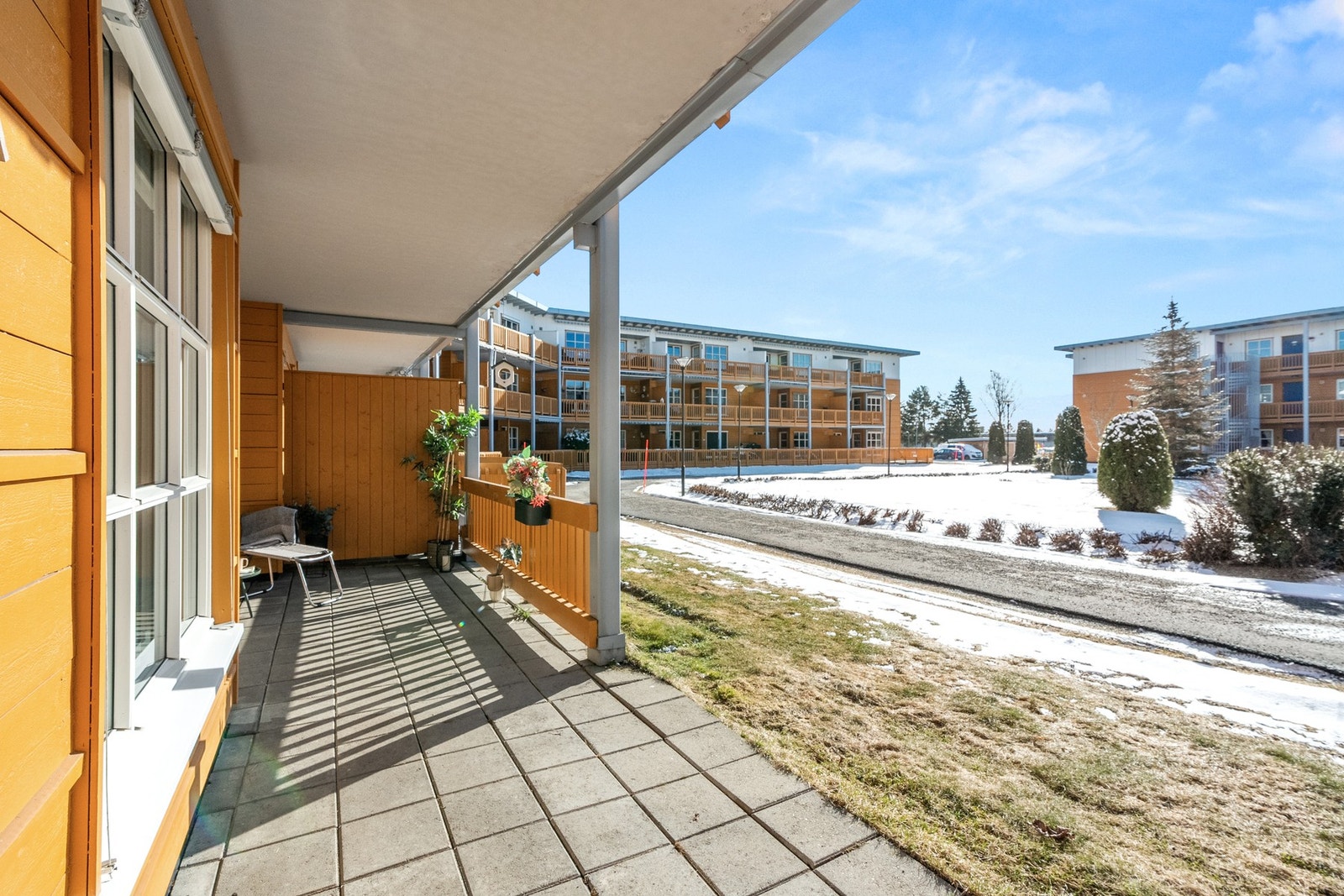 Her kan du nyte morgenkaffen, innrede med utemøbler og blomsterkasser, og tilberede sommerens måltider med en elektriske grill. Galleribilde