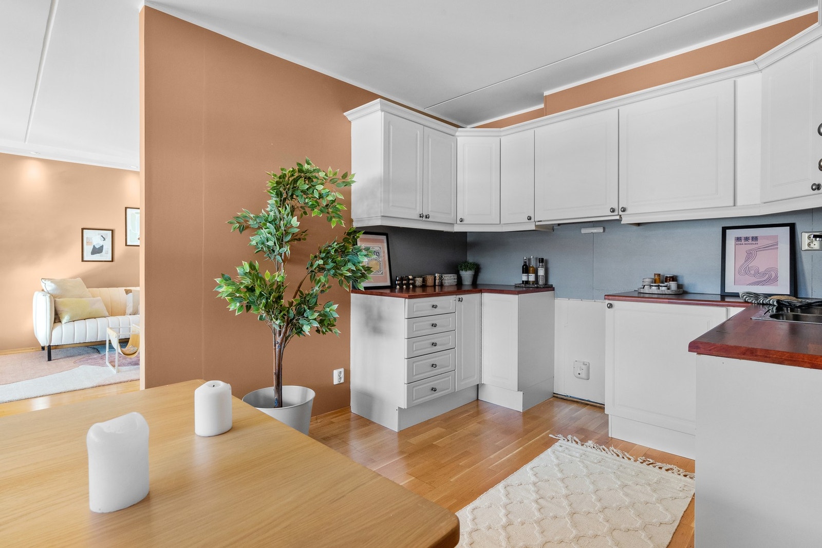 På kjøkkenet finner du nisjer for hvitvarer. Galleribilde