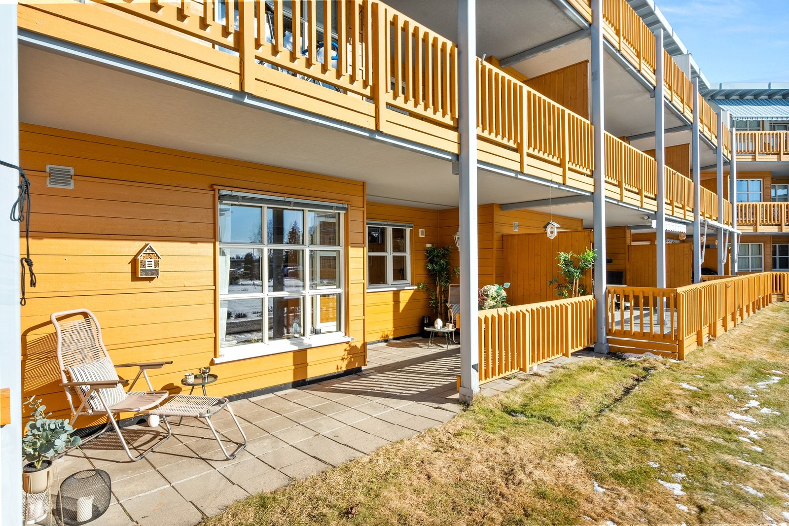 Den sydøstvendte markterrassen på 16 m² blir en forlengelse av stuen. Galleribilde