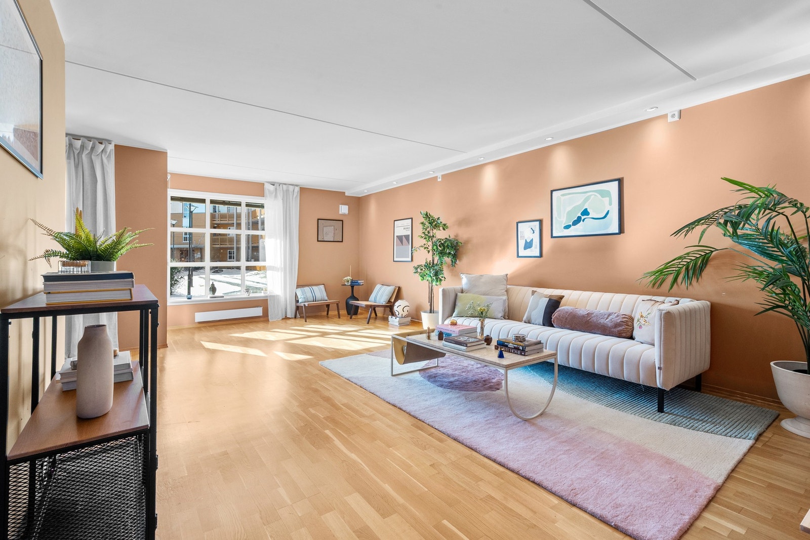 Leiligheten ligger sentralt til med enkel tilgang til alt du trenger i hverdagen. Galleribilde