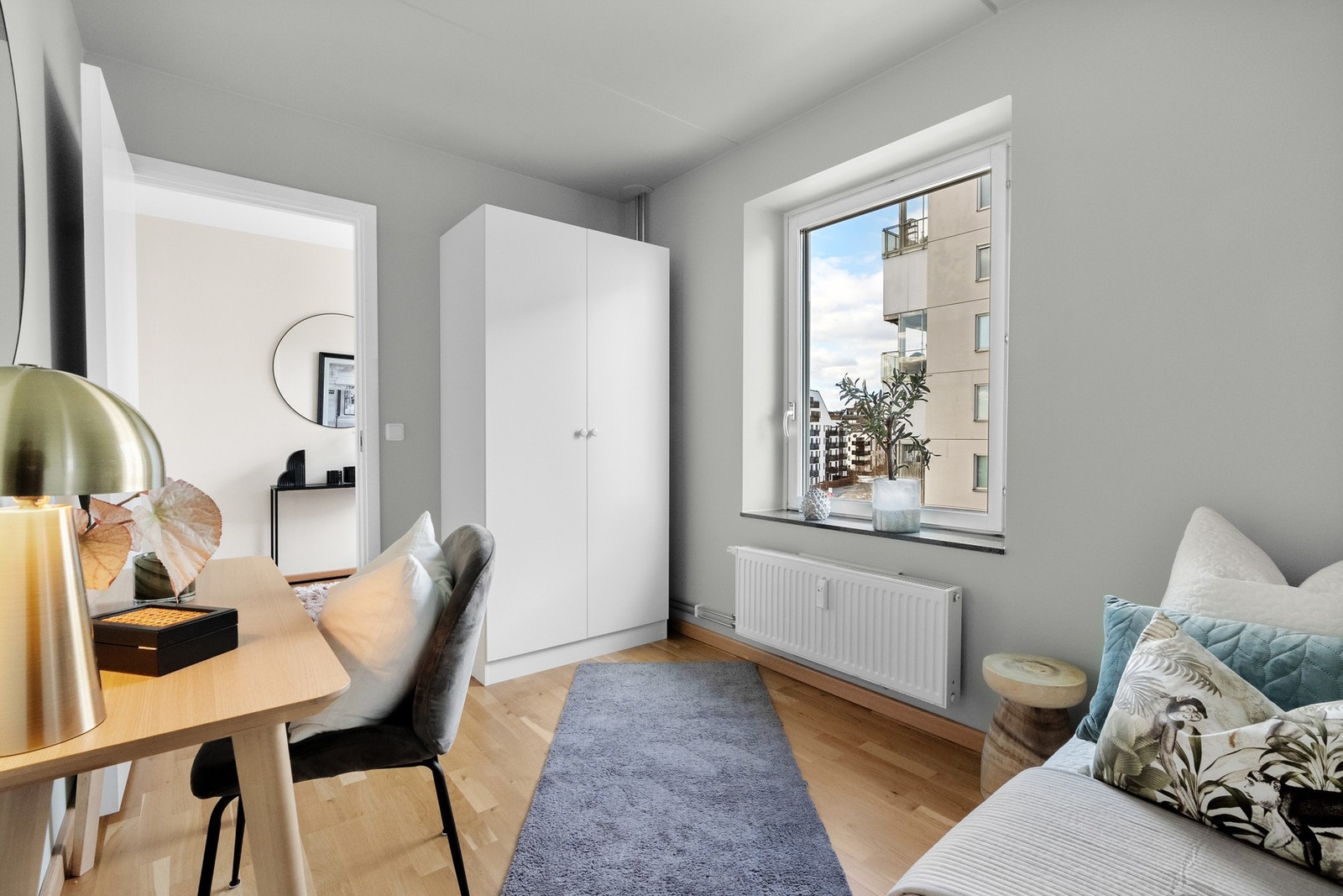 Soverom 2 også med garderobeskap Galleribilde