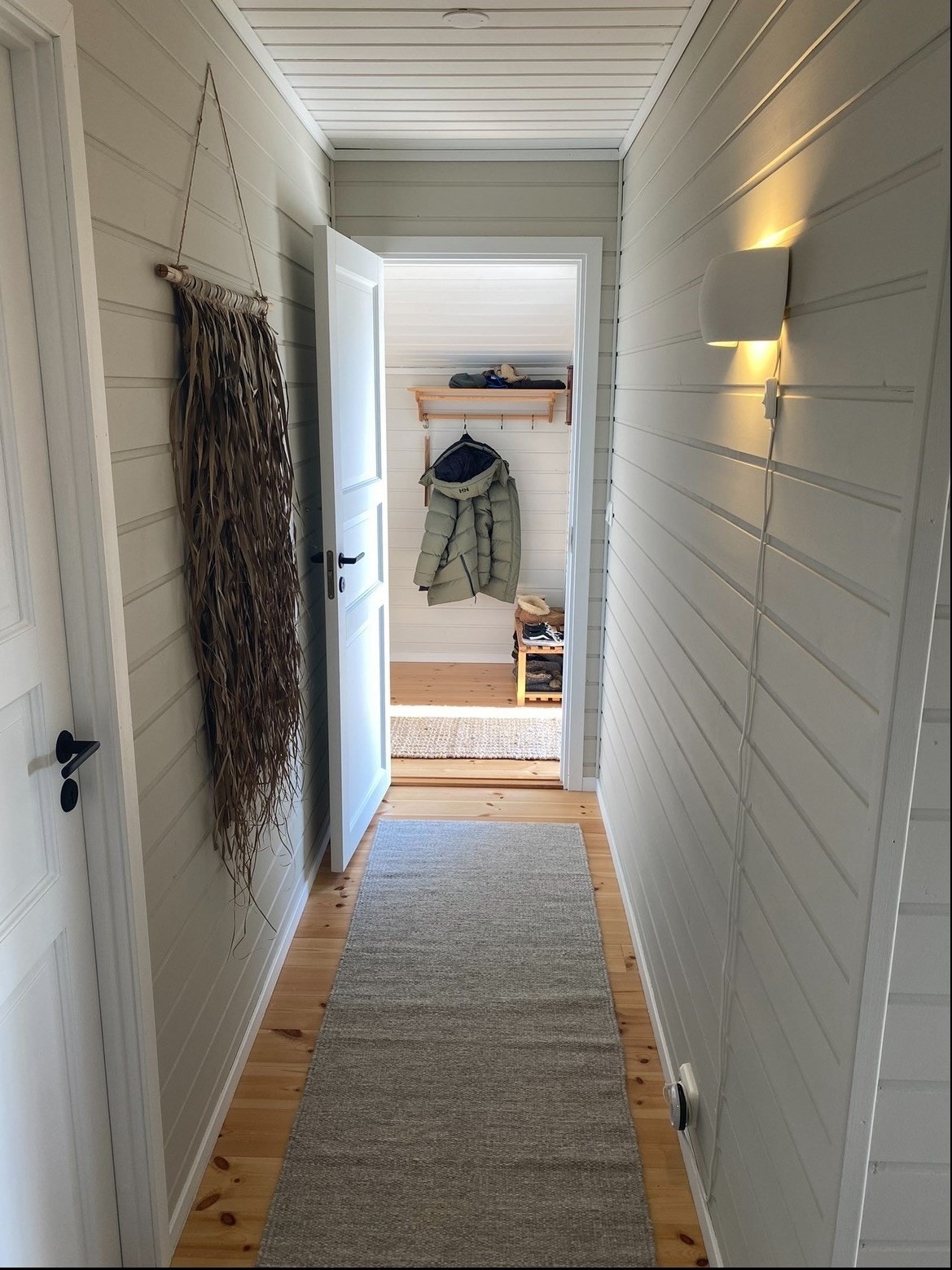 De fleste overflater er behandlet i nyere tid og fremstår lyse og tidsriktige. Galleribilde