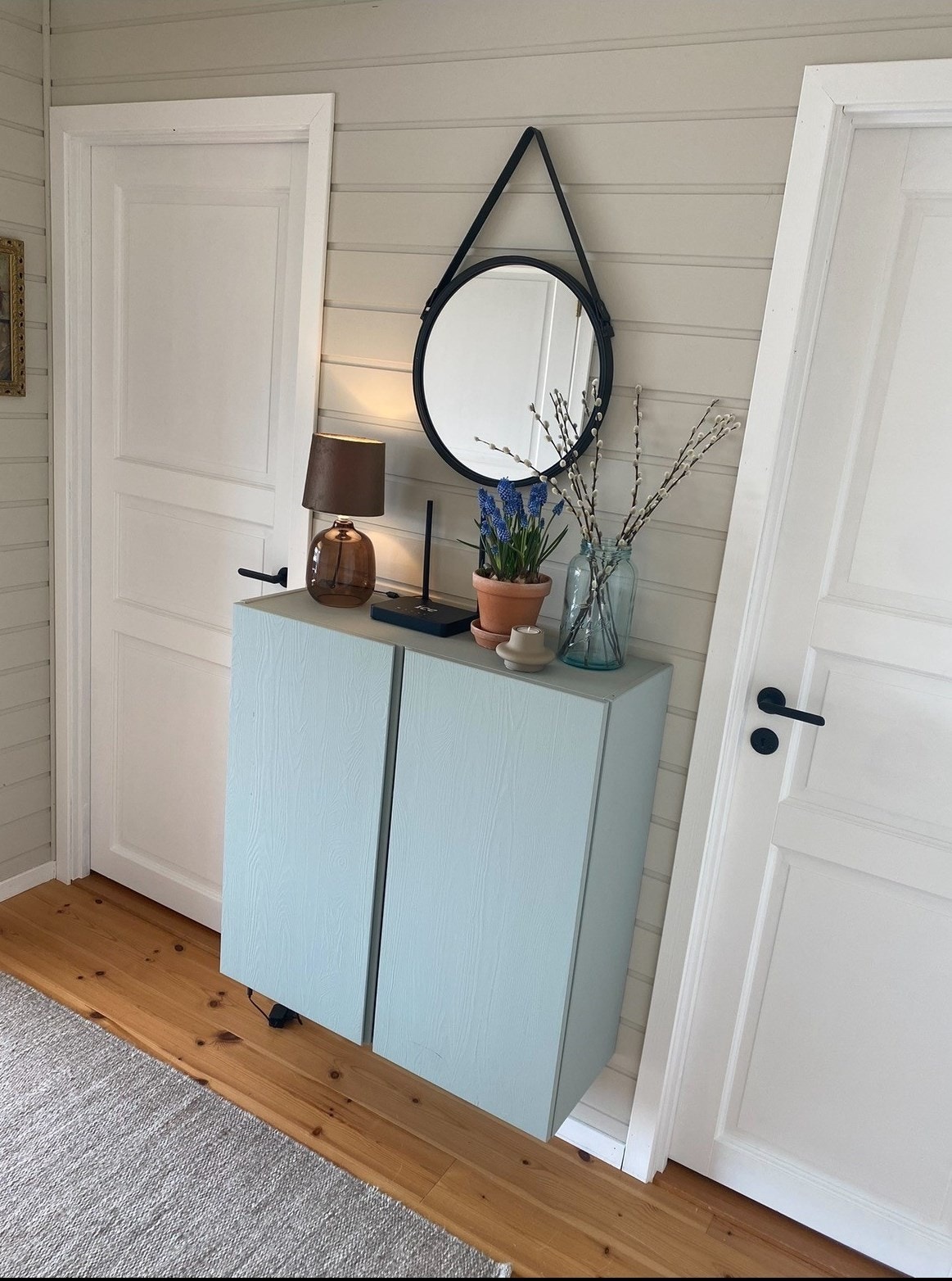 Lyst og pent innredet i hele hytten. Galleribilde