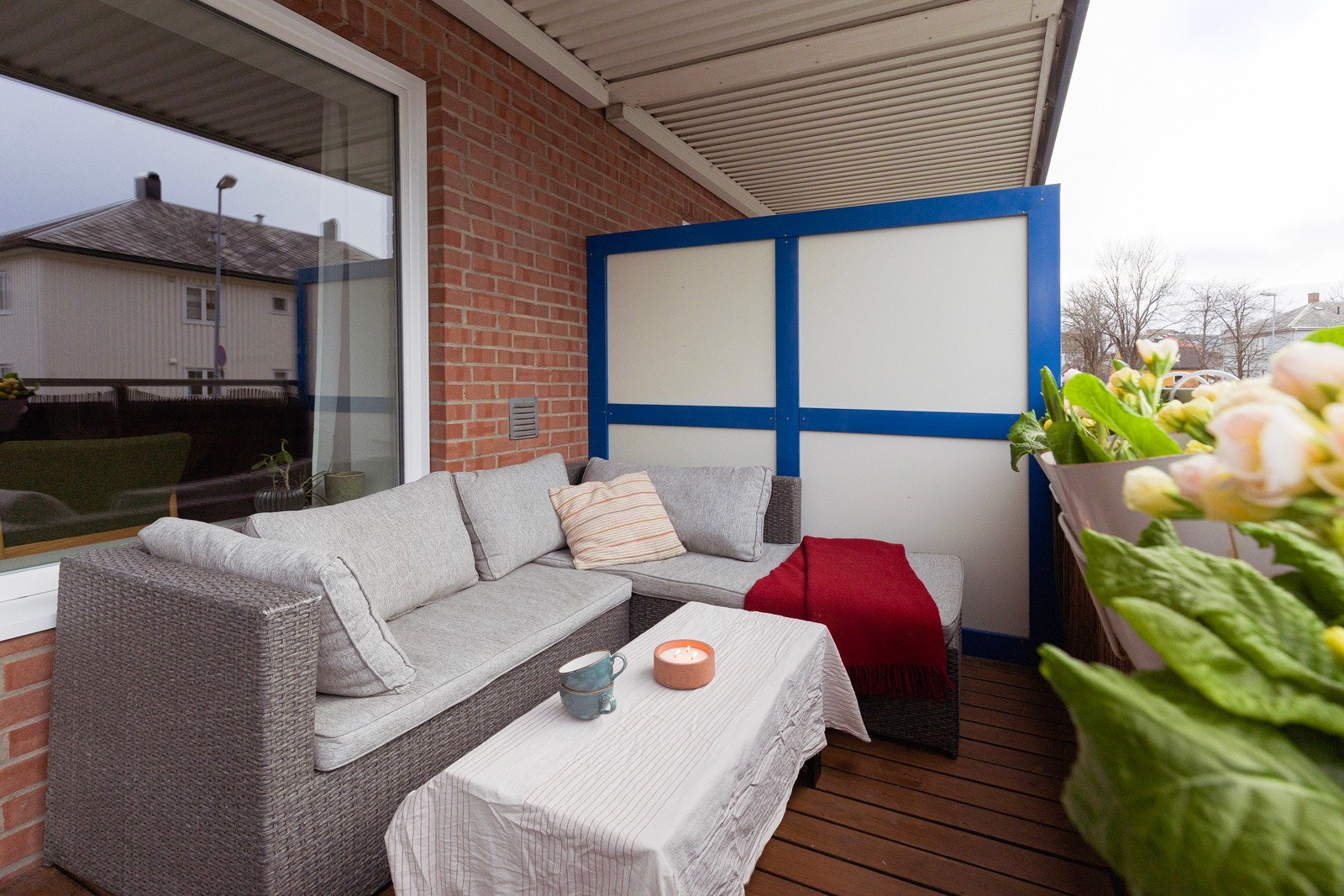 På balkongen får man flotte solforhold fra formiddagen til godt utpå kvelden og god plass til utemøbler og grill. Galleribilde