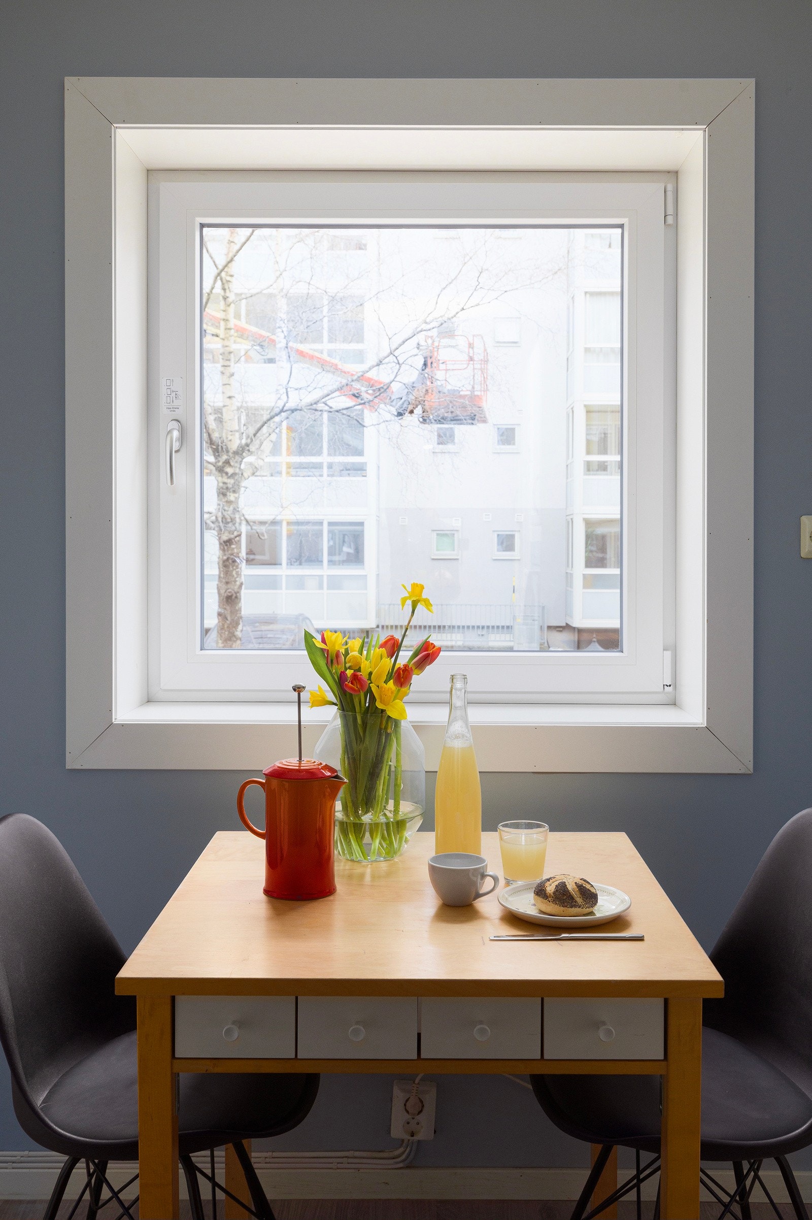 Det er også verdt å nevne at man har et vaskerom på innsiden av kjøkkenet, vegg i vegg med badet. Galleribilde