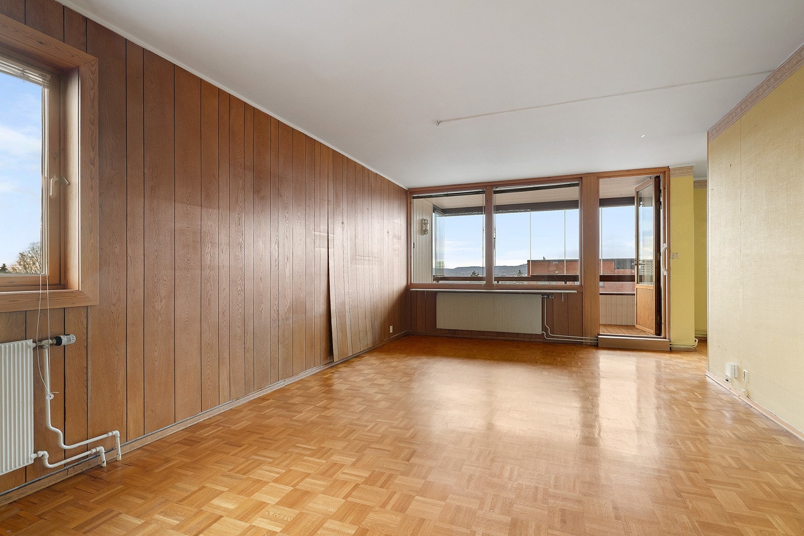 Lys og gjennomgående toppleilighet med moderniseringsbehov Galleribilde