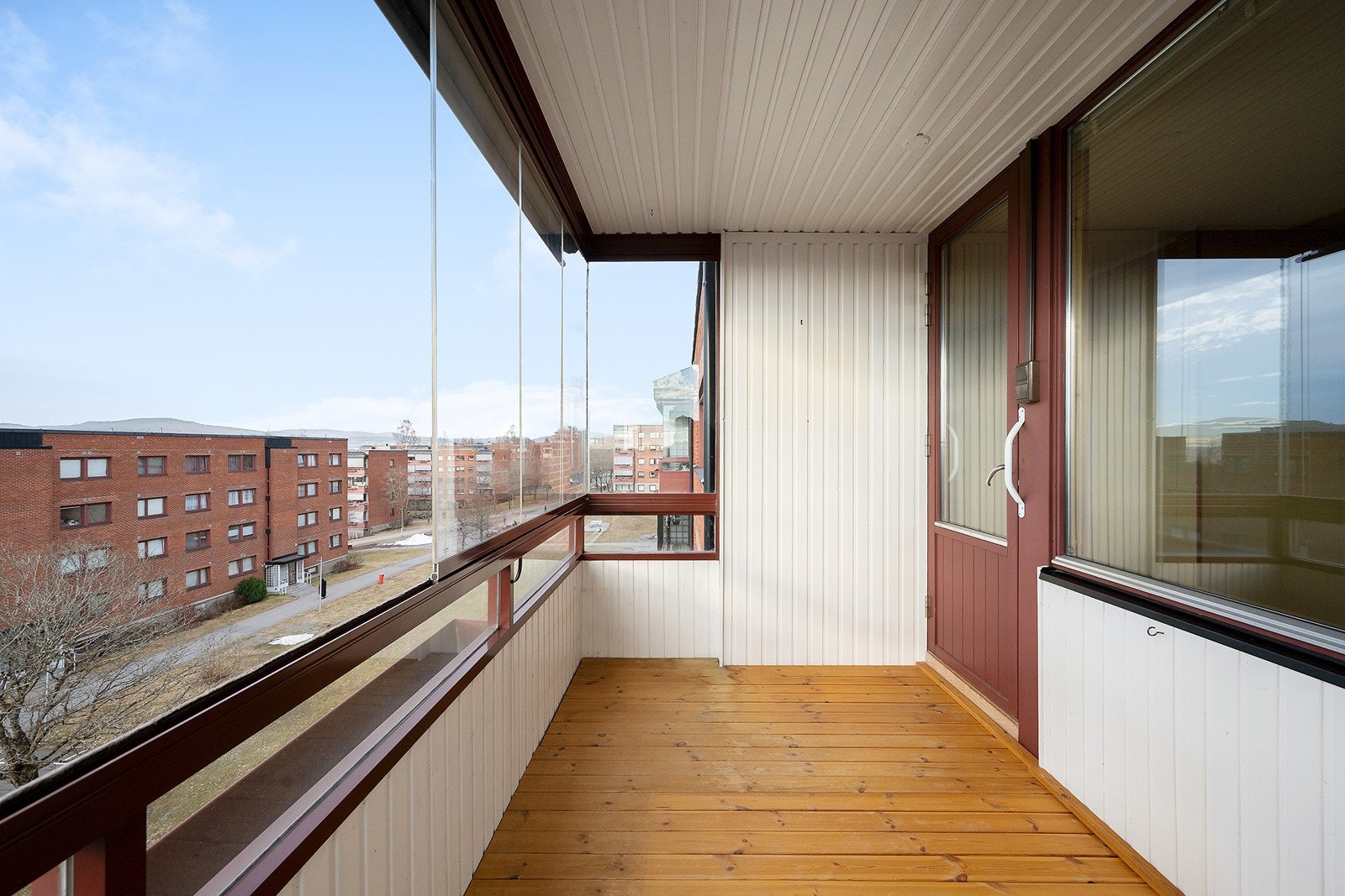 Innglasset balkong med fin utsikt Galleribilde