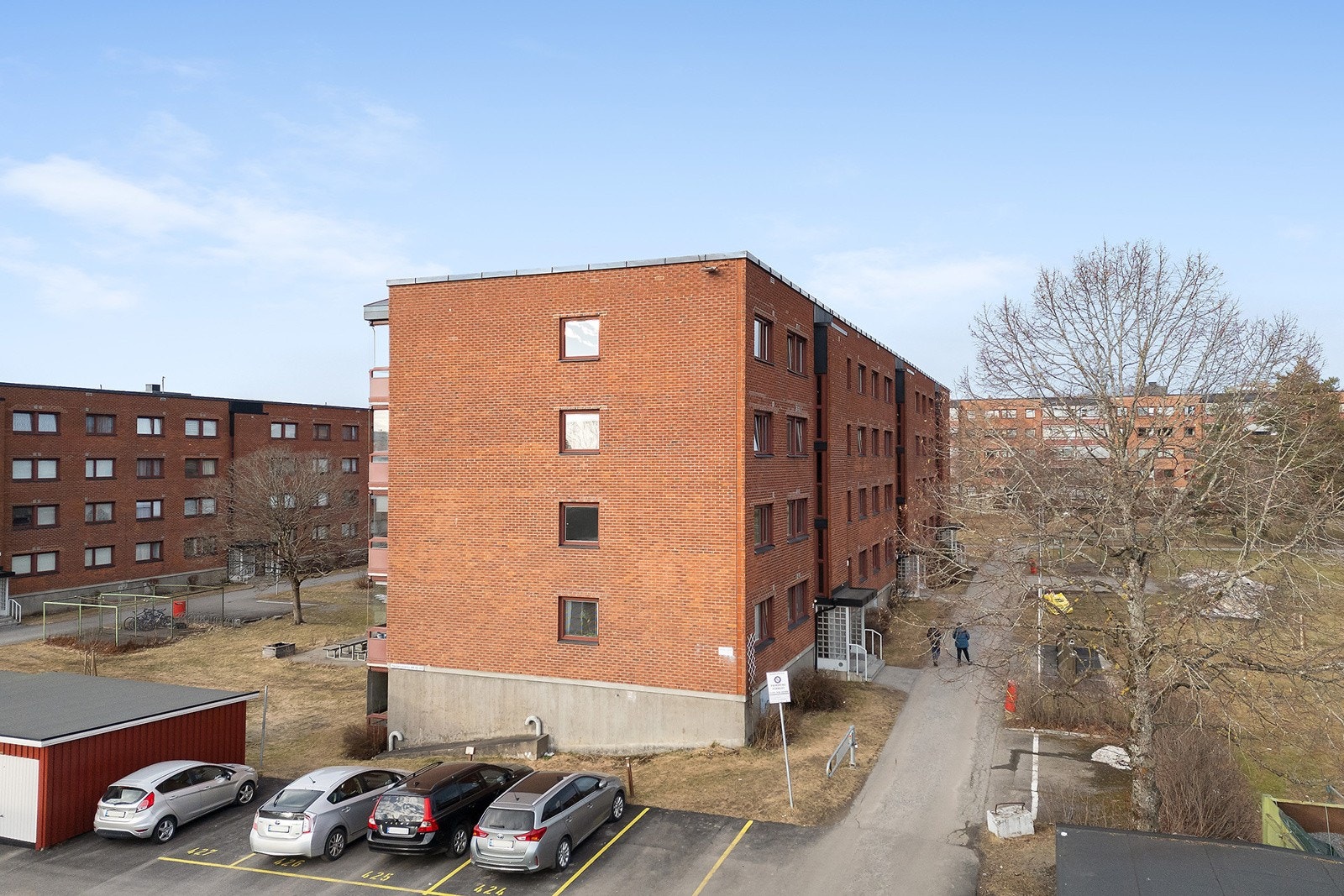 Fasade. Vindu på endeveggen som gir lys og utsyn! Galleribilde