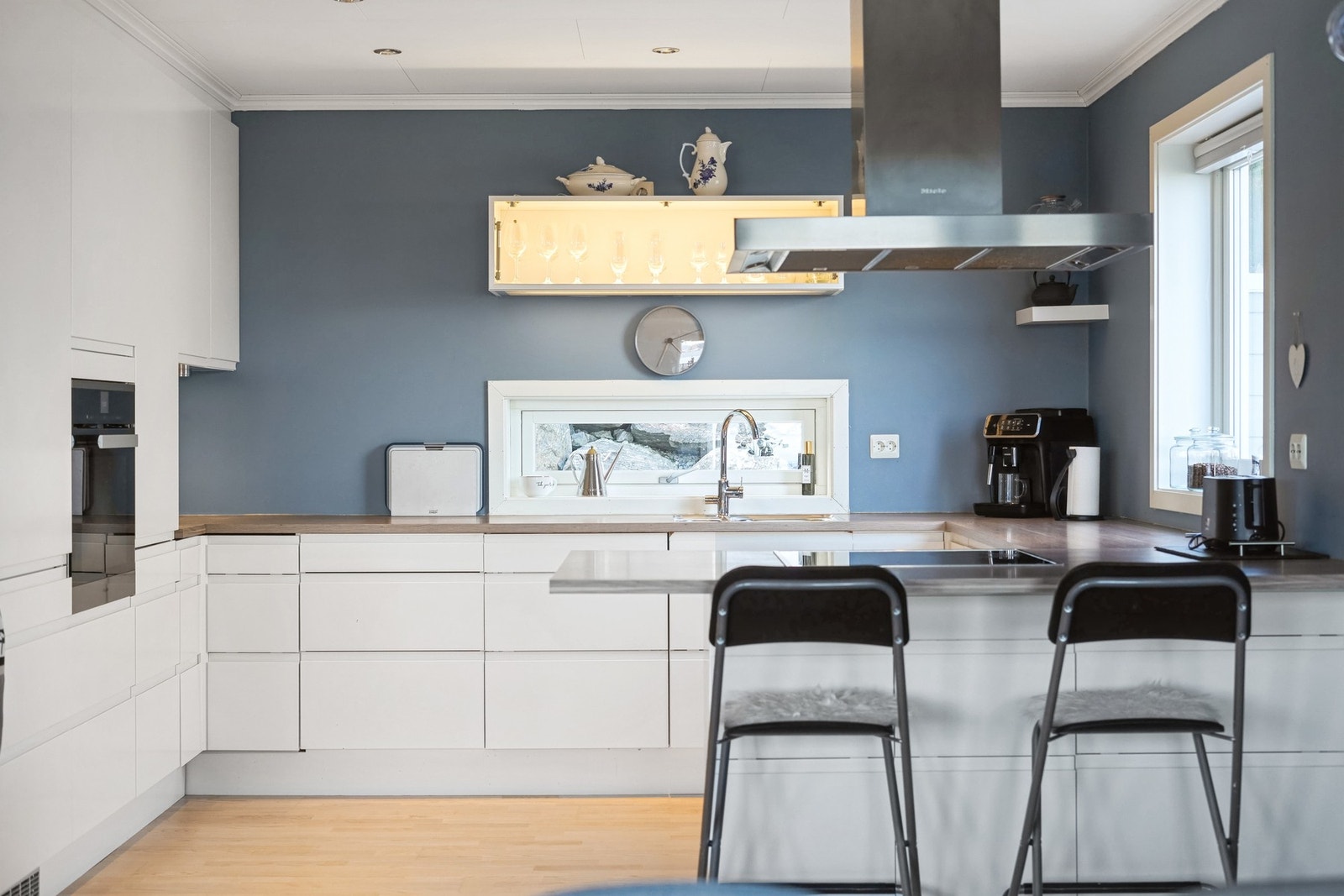 Kjøkkenet har et areal på ca. 13,2 kvm. Galleribilde