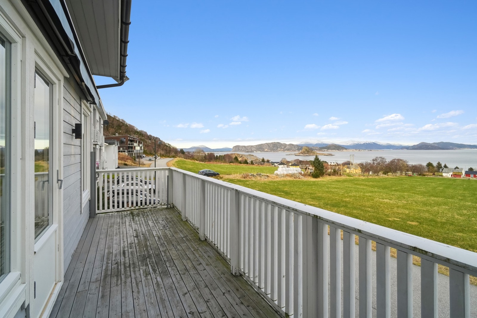 Østvendt veranda på ca. 11 kvm med nydelig utsikt og - Galleribilde