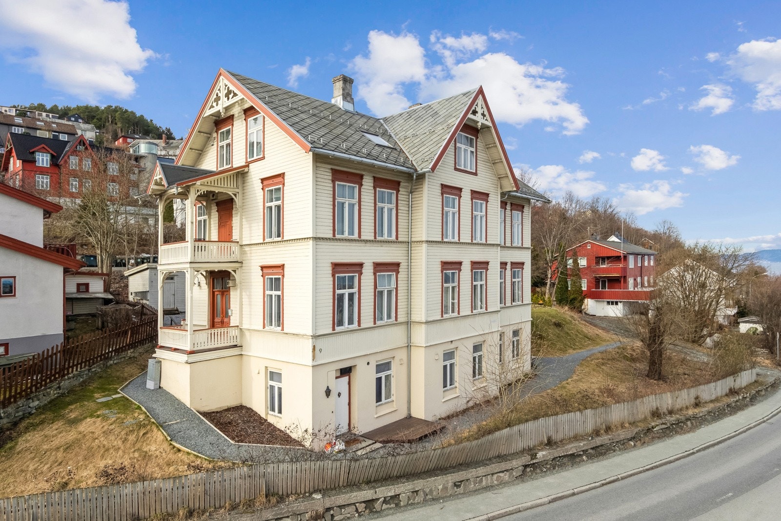 Leiligheten ligger i nærheten av flotte turstier som Iladalen tursti og Nidelvstien - perfekt for deg som er glad i frilufstliv. Galleribilde