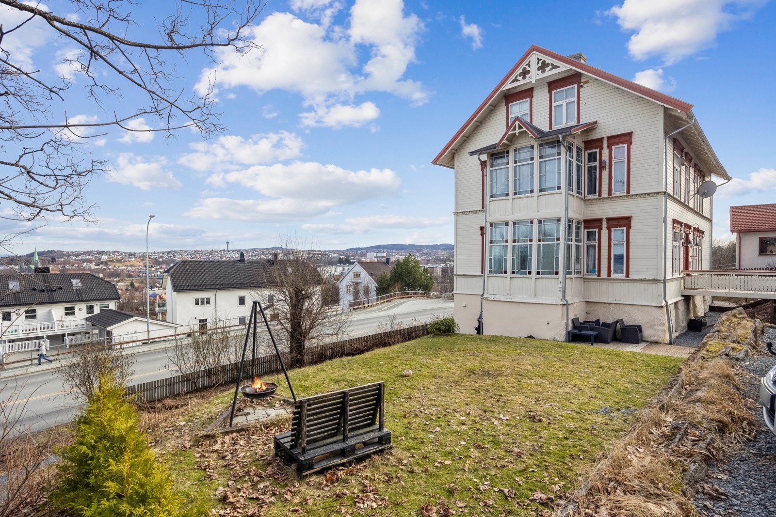 Dette er en bolig som kombinerer sentral beliggenhet med rolige omgivelser og flotte fasiliteter. Galleribilde