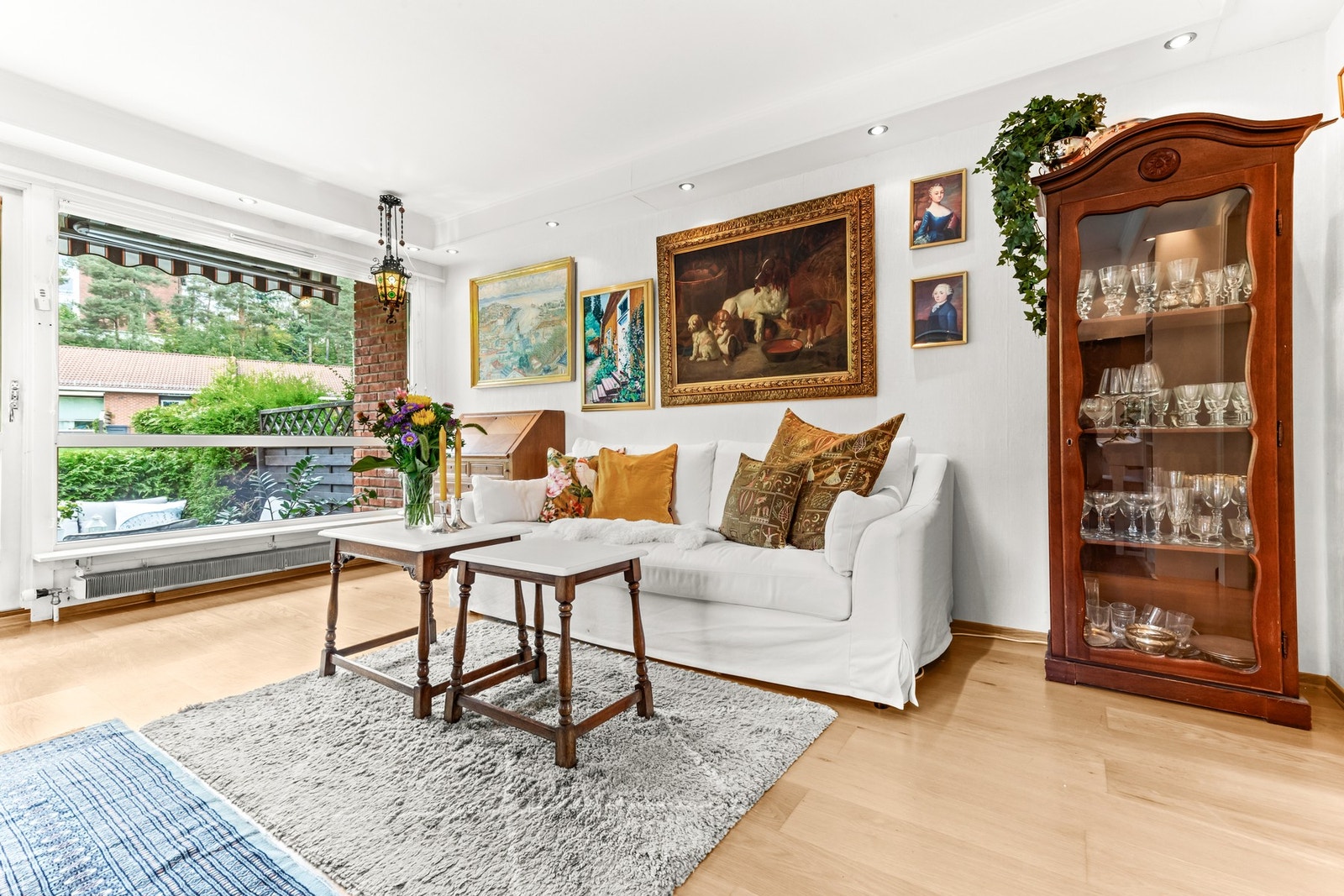 God plass til både sofa- og spisegruppe. Galleribilde