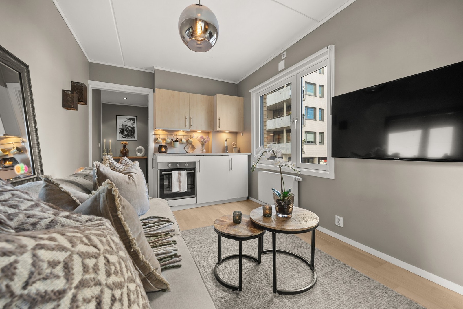 Veggmontert TV som kan medfølge salget Galleribilde