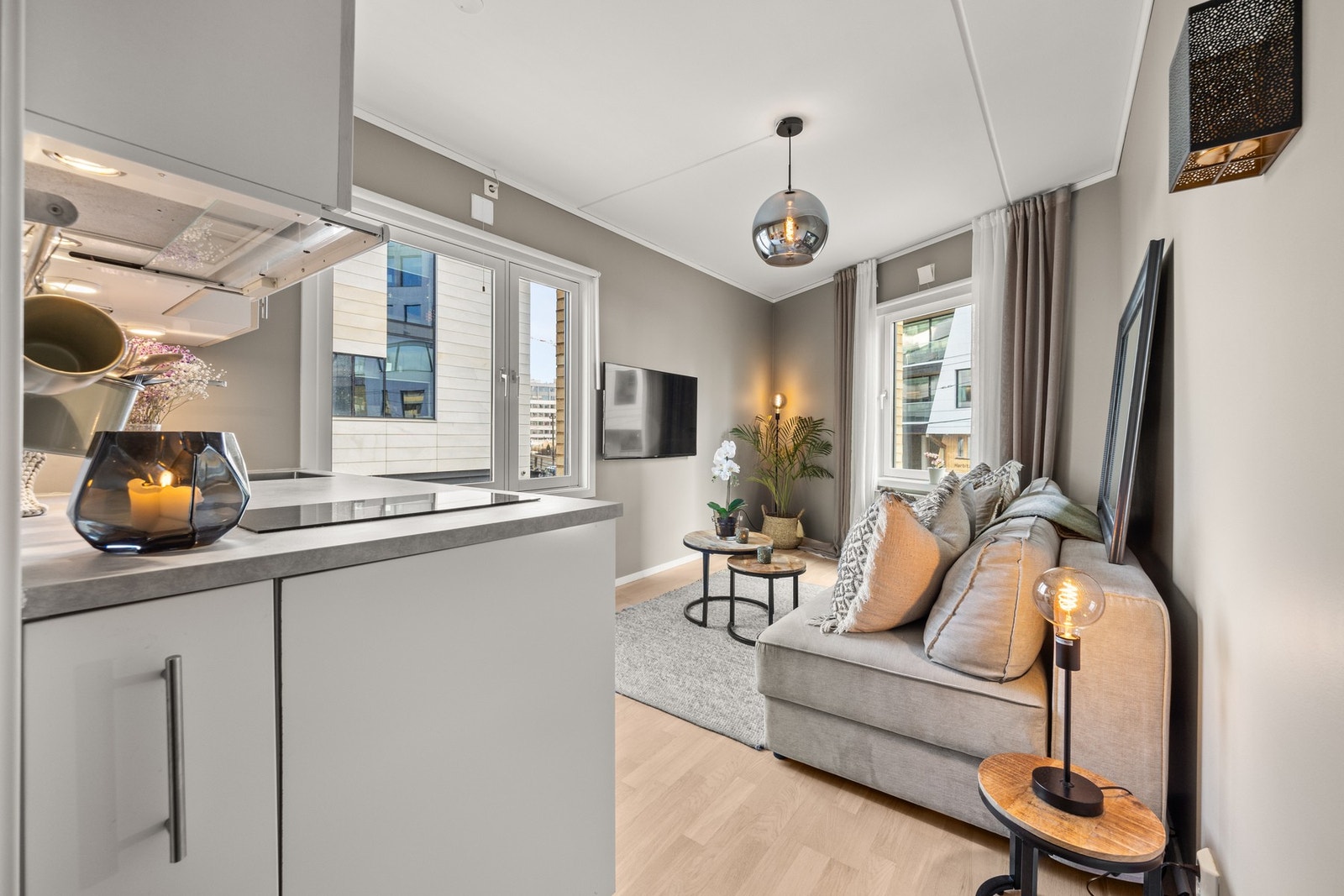 Leiligheten er i hjørne, som gjør det ekstra lyst Galleribilde