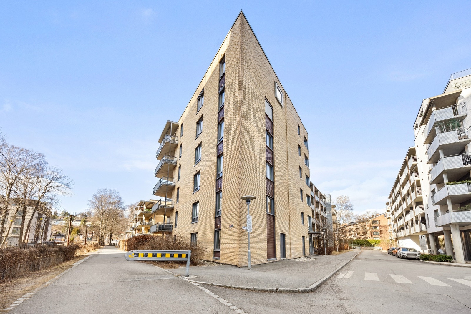 Bygget er fra 2005 og solid bygget Galleribilde