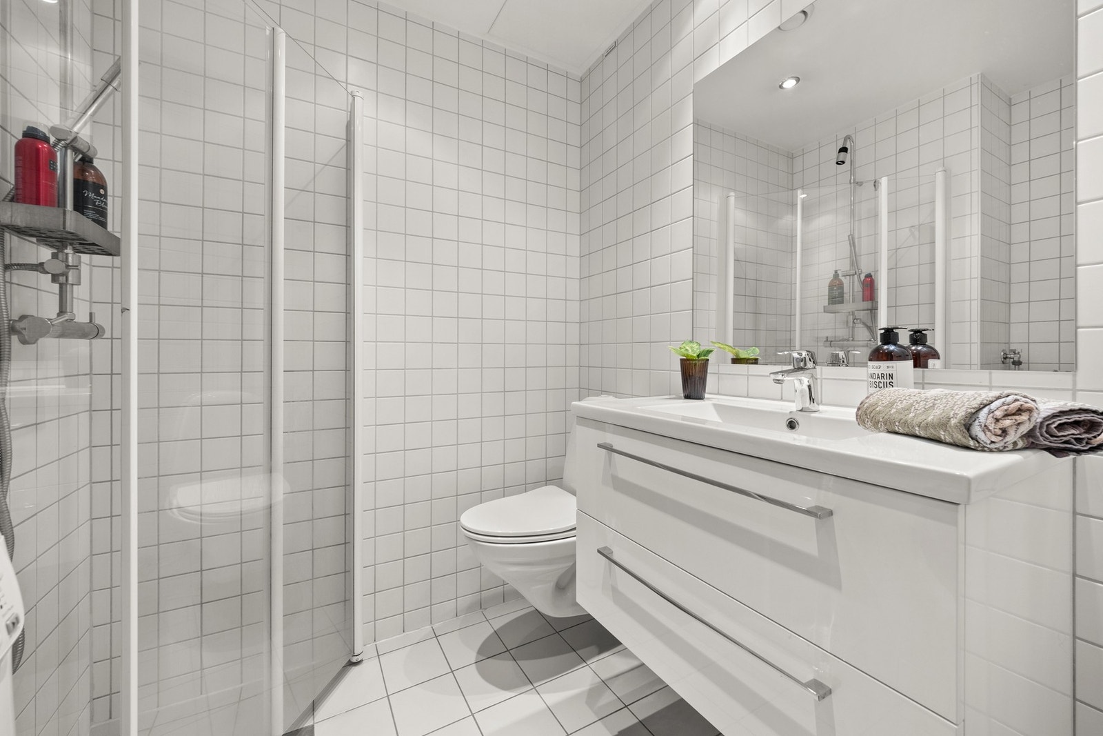 Strøkent bad i lyse toner Galleribilde