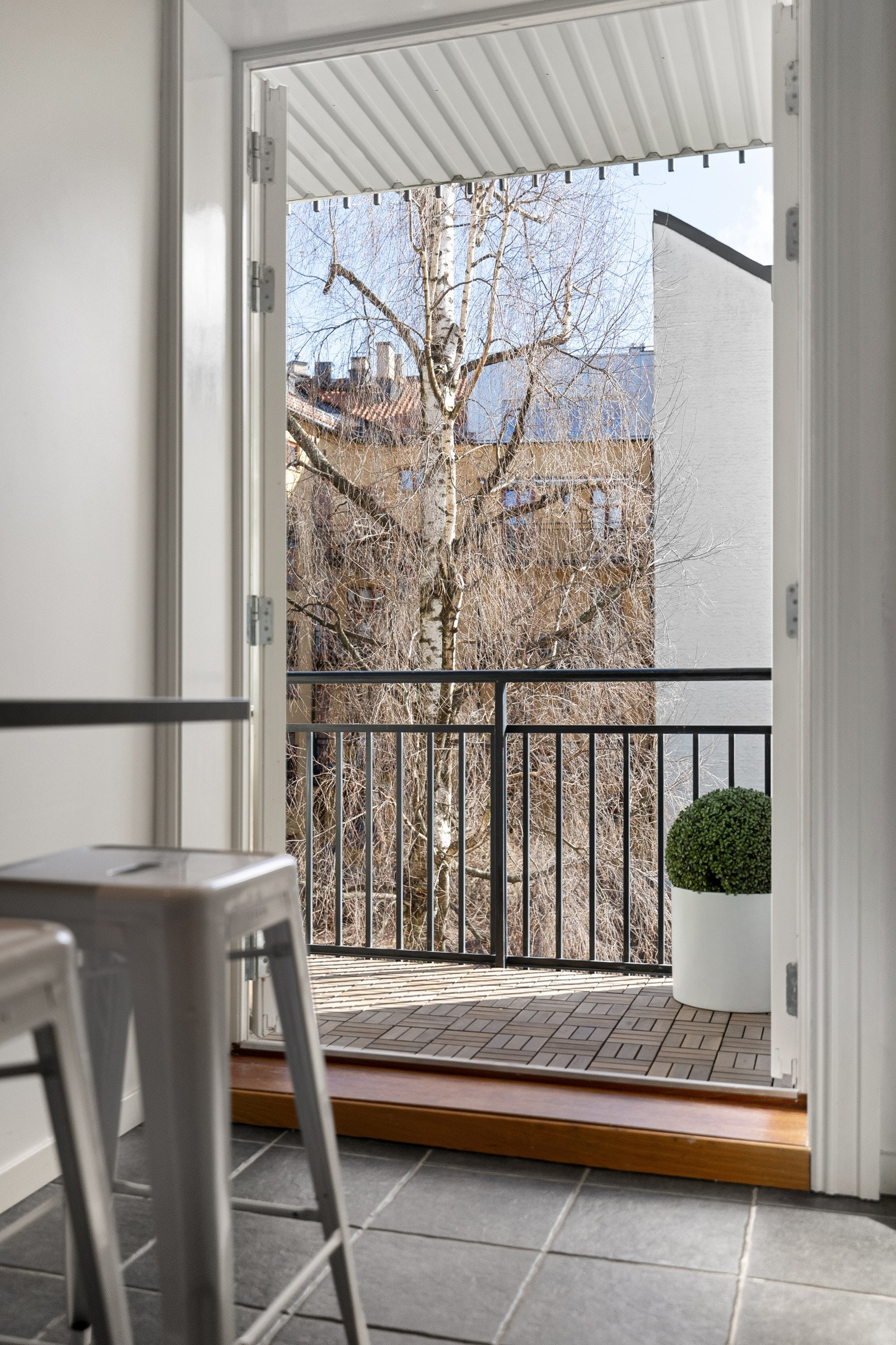 Fra kjøkkenet er det direkte adkomst til en 7 kvm stor balkong. Galleribilde