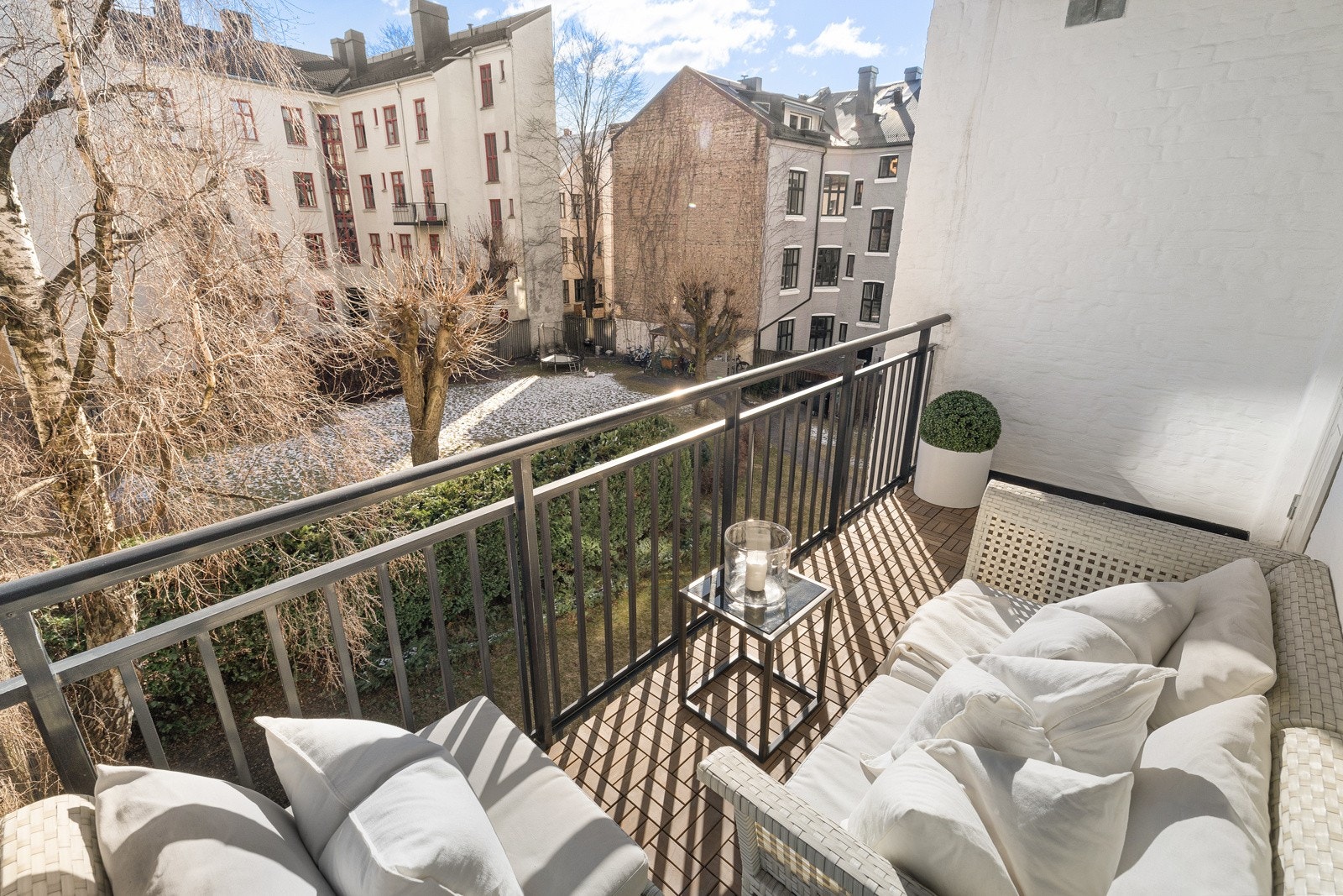 Lars Jakob Aarak har gleden av å presentere denne flotte 3-roms leiligheten i 3.etasje med stor solrik balkong. Galleribilde