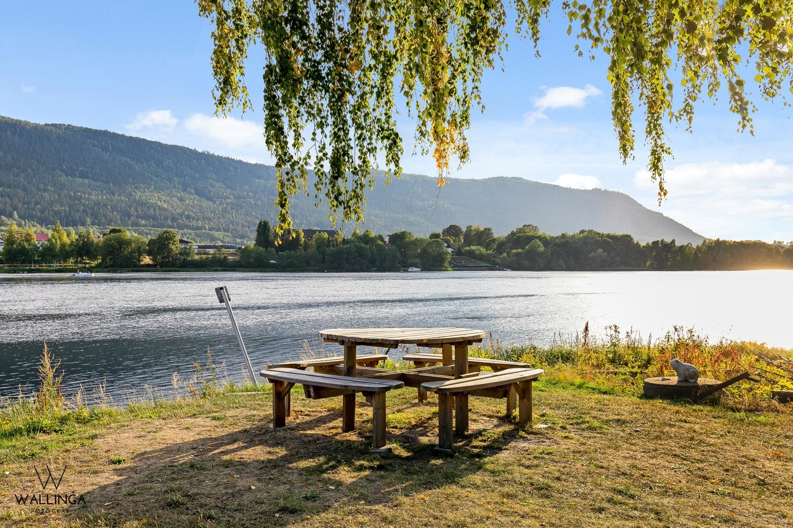 Det er flere grillplasser, bade- og fiskemuligheter, sandvolleyballbane og lekeapparater. Galleribilde