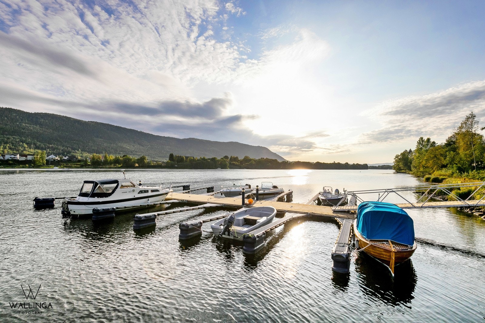 Ved elven er det flytebrygge som eies av nabosameiet. Galleribilde