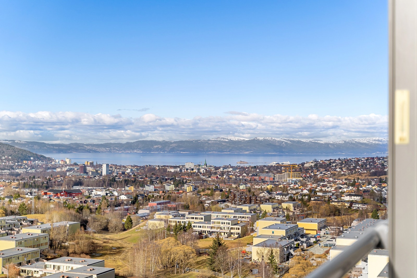 Nydelig uhindret utsikt over Trondhjemsfjorden. Galleribilde