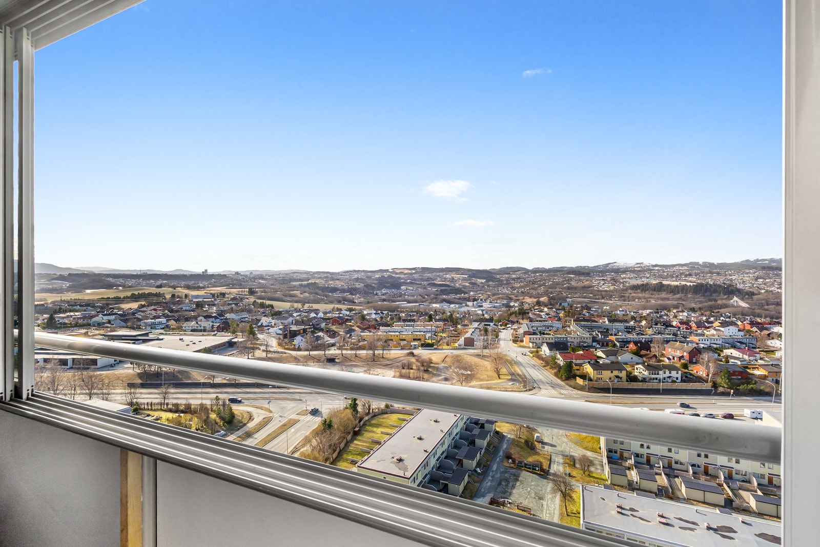 Panoramautsikt fra toppetasjen med fantastiske solforhold. Galleribilde