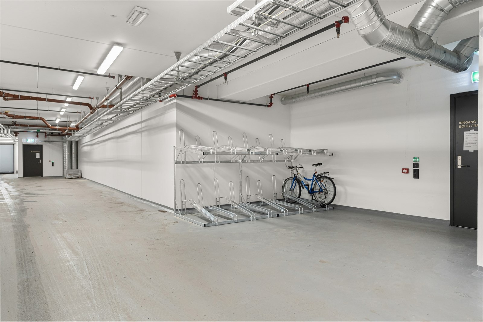Det er for øvrig godt med sykkelparkering i garasjeanlegget. Galleribilde