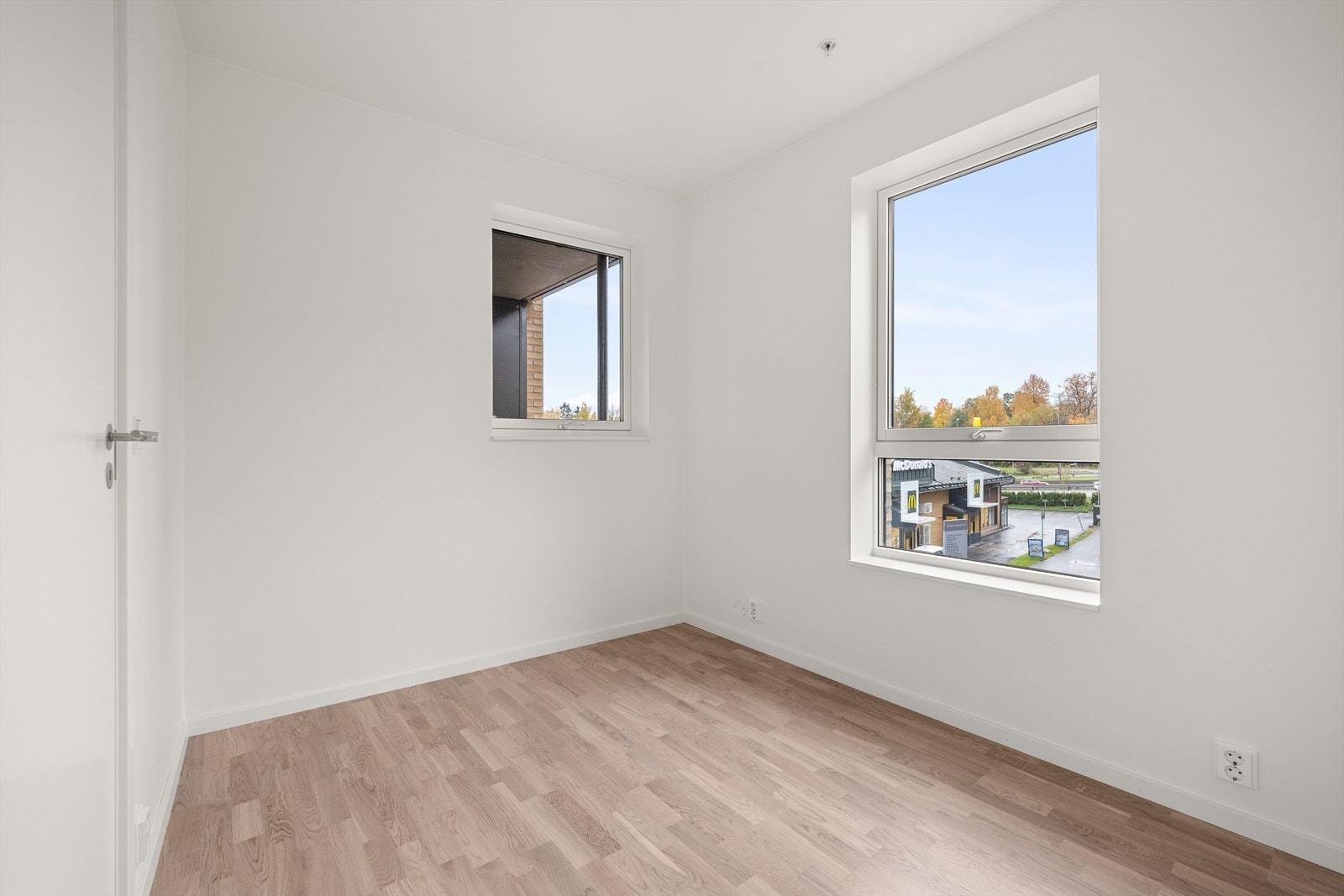 Det andre soverommet er noe mindre, og egner seg godt som gjesterom, barnerom eller hjemmekontor. Galleribilde