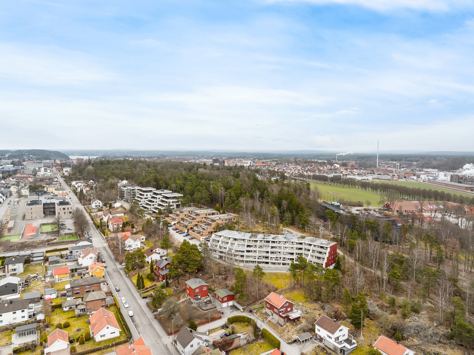 I Kulås Terrase bor du bokstavelig talt tilbaketrukket mot parken, men likevel svært sentralt i forhold til sentrumskjernen. Galleribilde