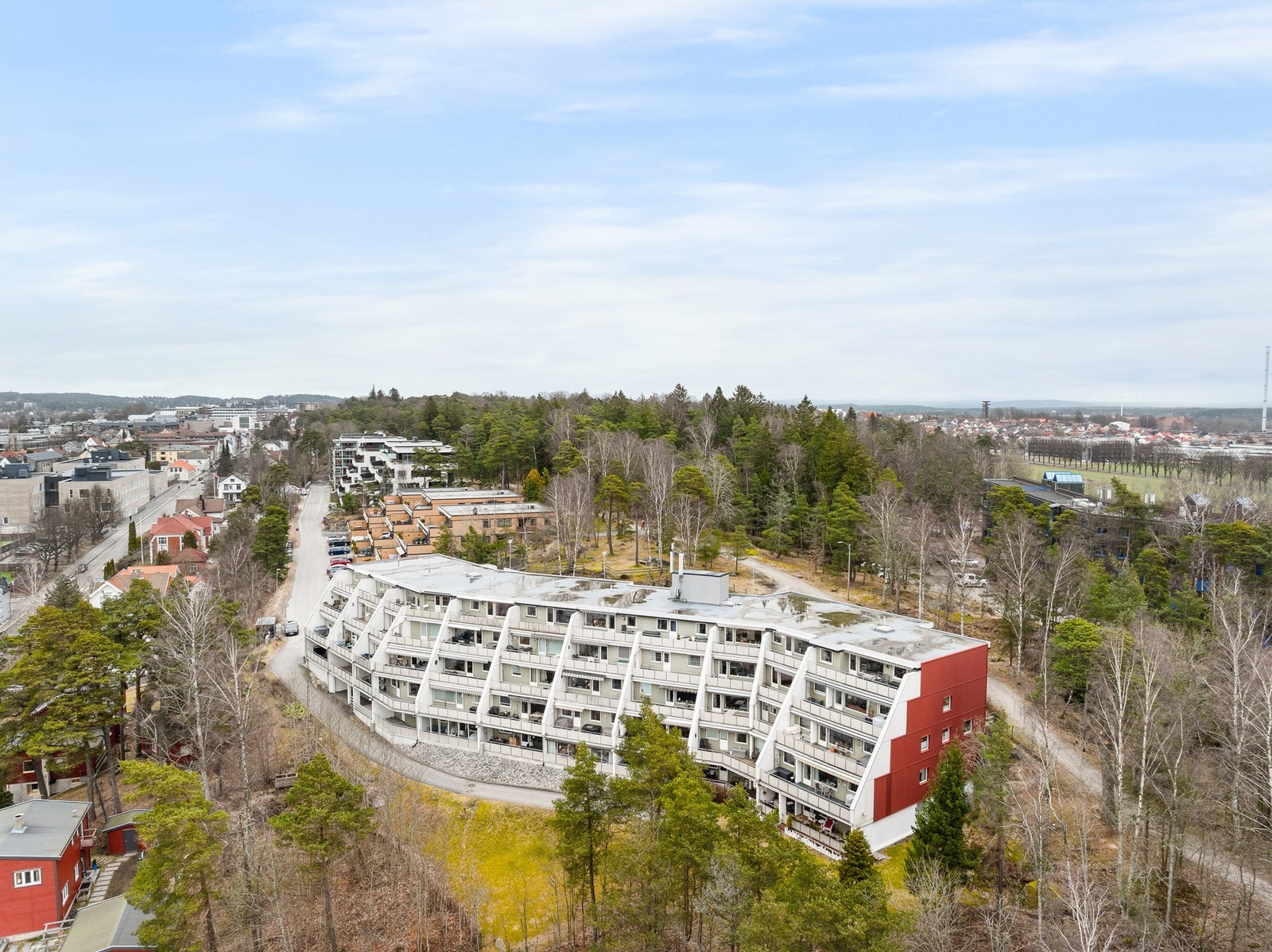 I Kulås Terrasse bor du tilbaketrukket i høyden og kan glede deg over flott utsikt i flere retninger, blant annet mot vest. Galleribilde