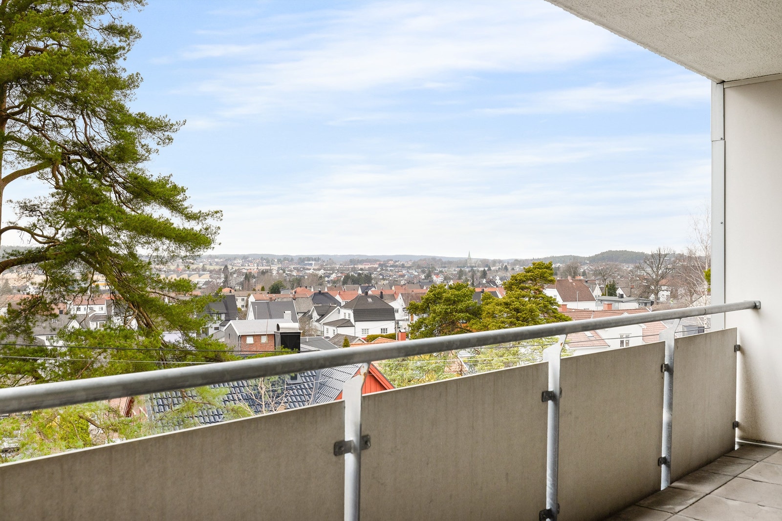 Kulås Terasse 62 presenteres av Per-Espen Omberg i Krogsveen. Galleribilde
