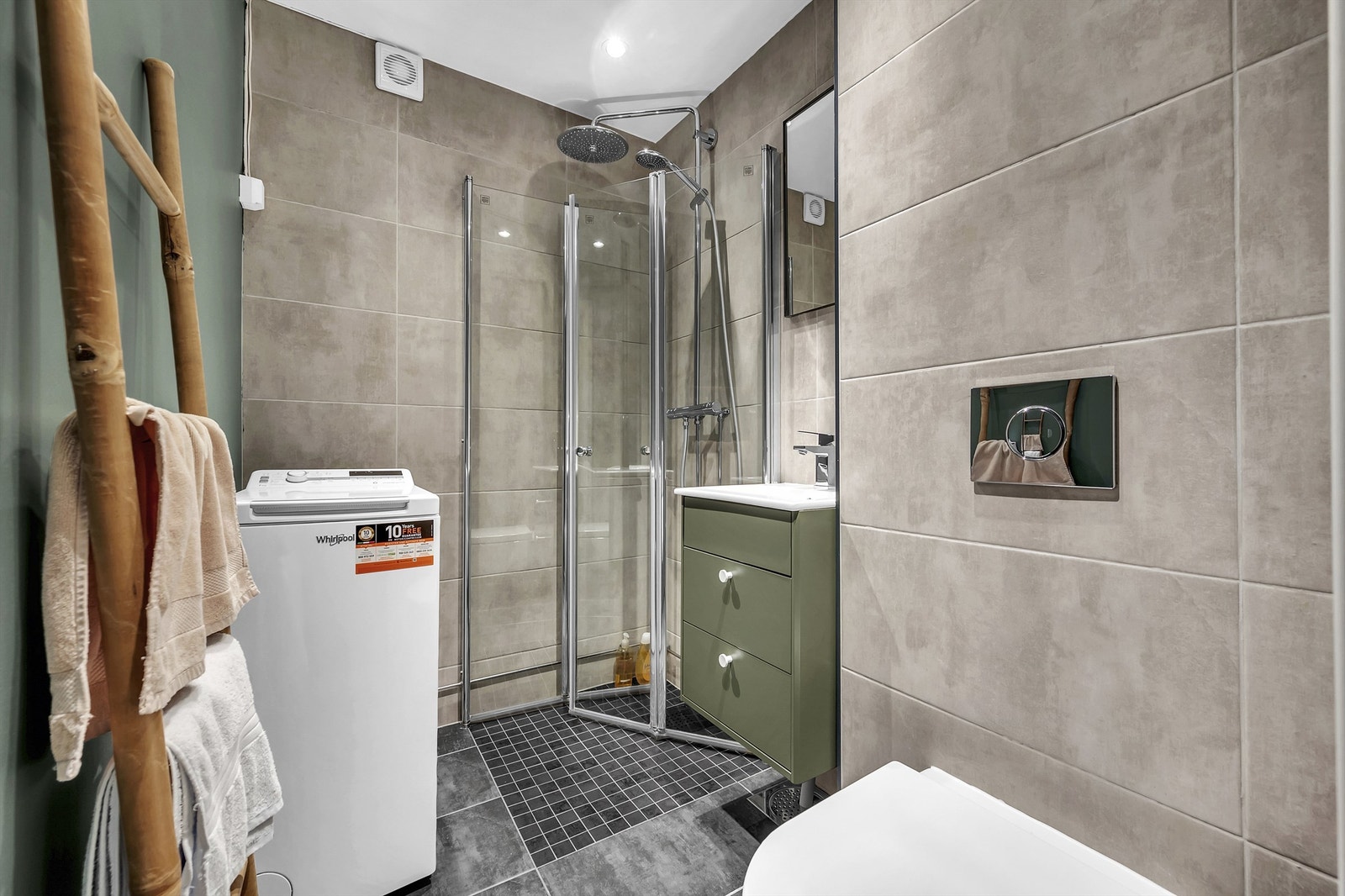 Badet er overflateoppusset i 2018. Det ble også lagt nye varmekabler. Galleribilde