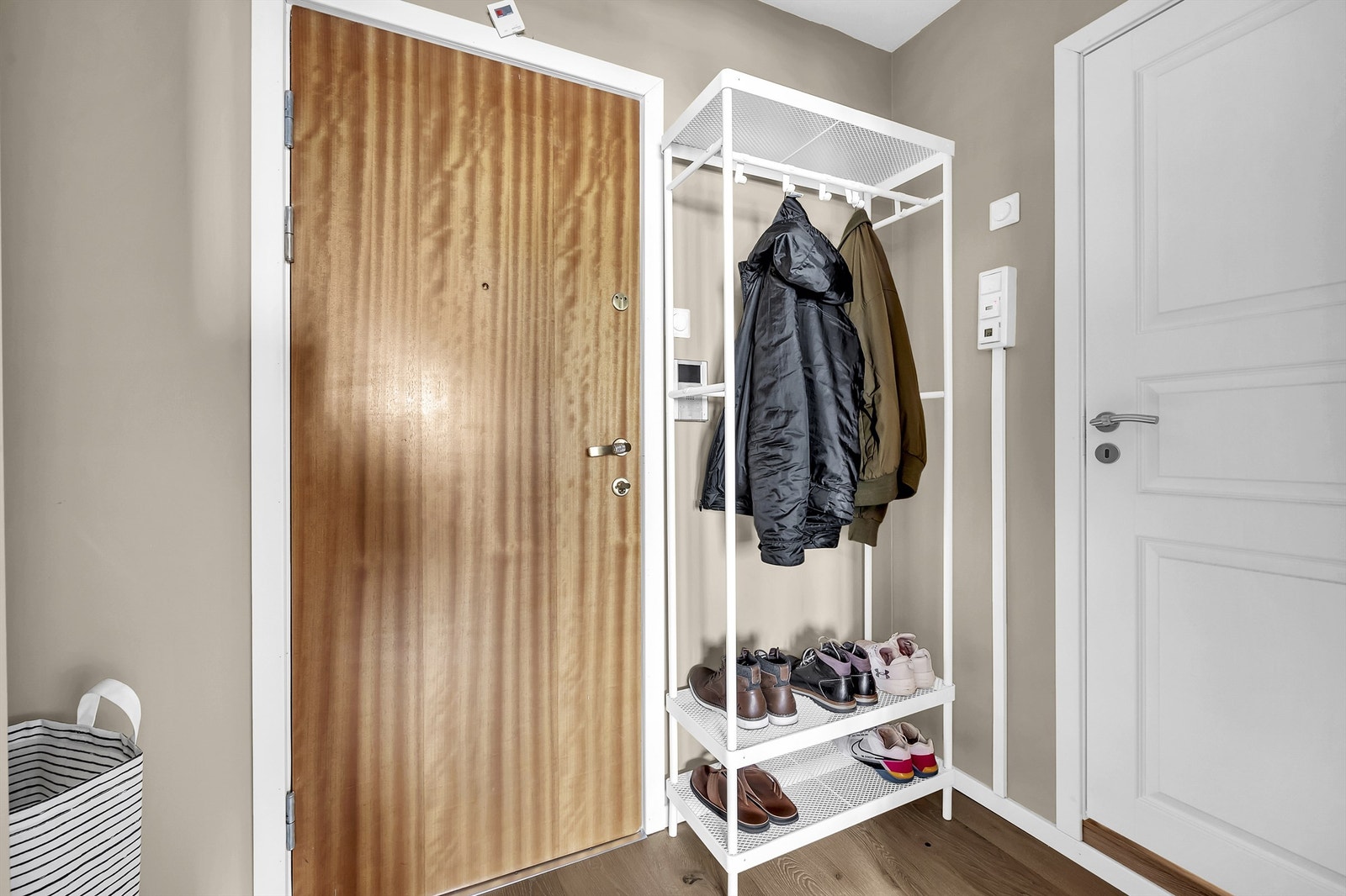 Det er muligheter for en enklere hylleløsning her. Galleribilde